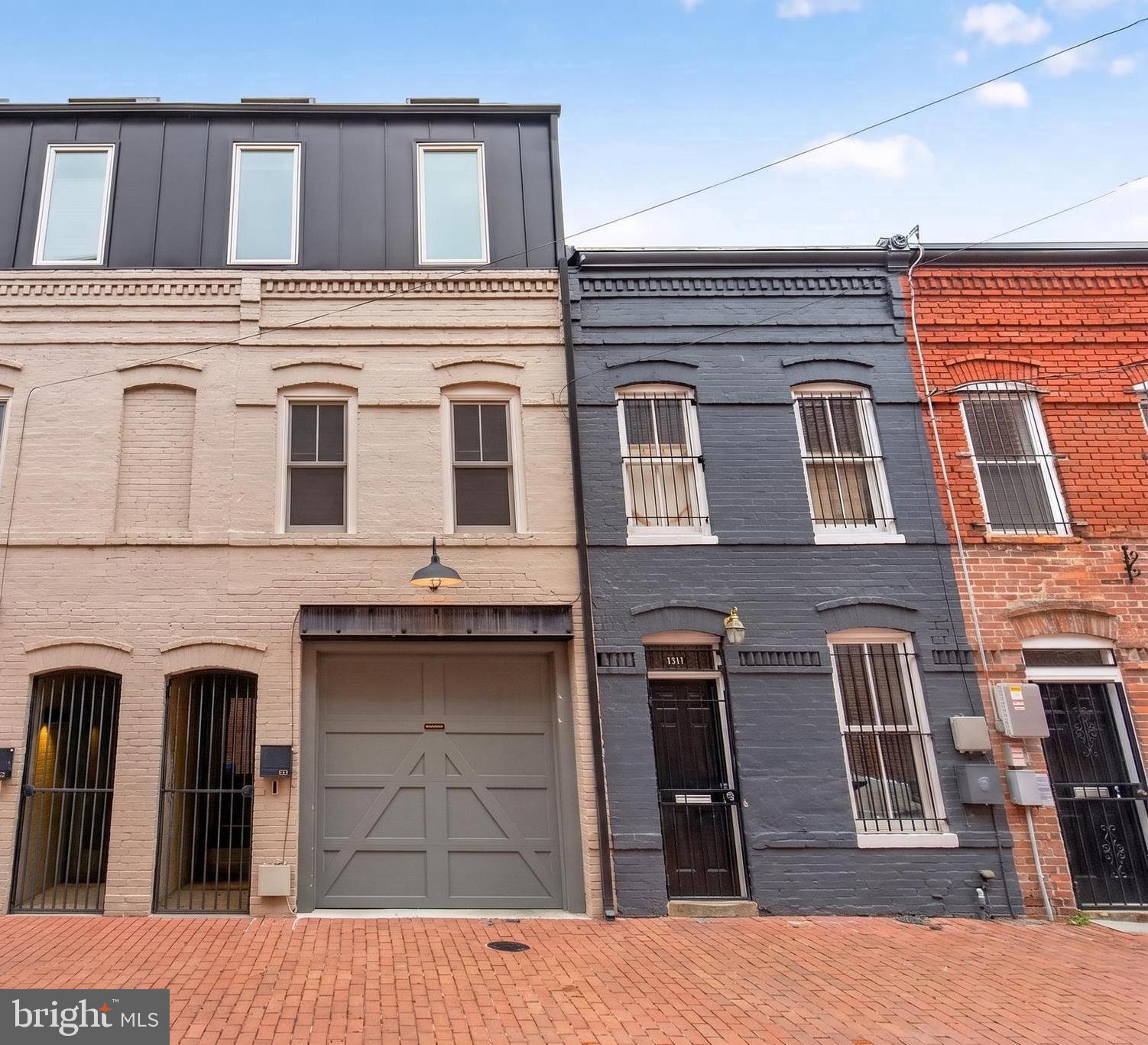 1313 LINDEN COURT NE