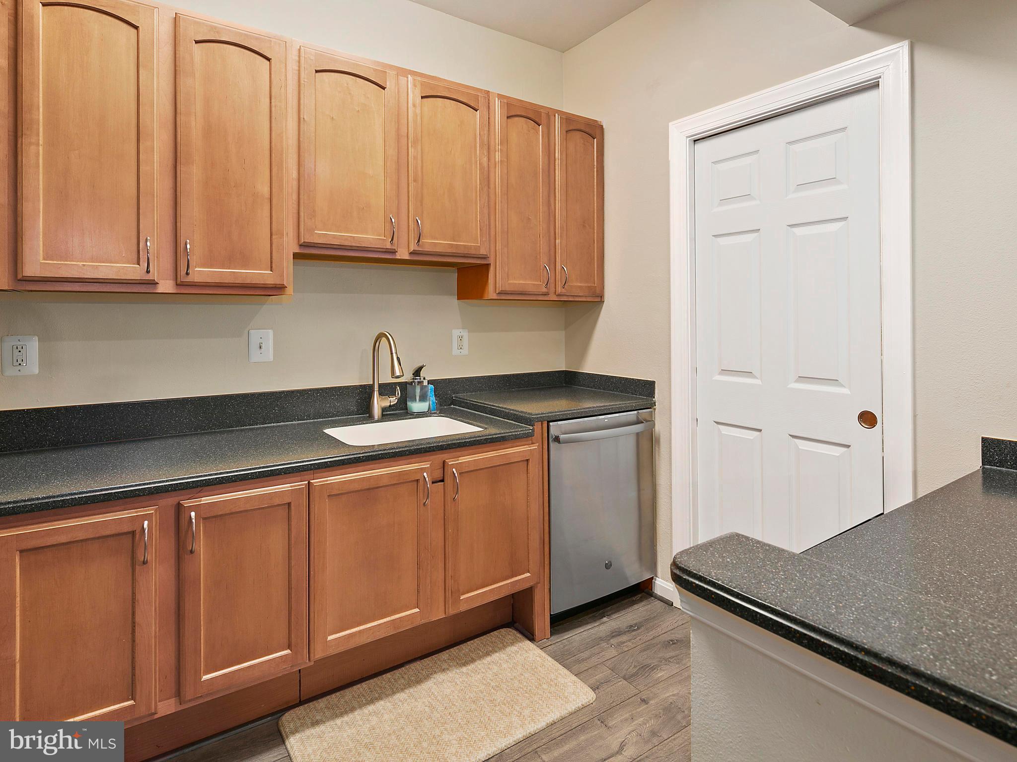 PENDERBROOK SQUARE CONDOMINIUMS - Residential