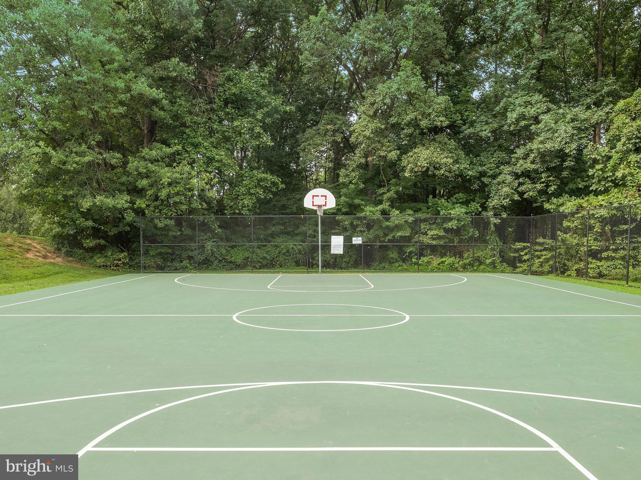 PENDERBROOK SQUARE CONDOMINIUMS - Residential