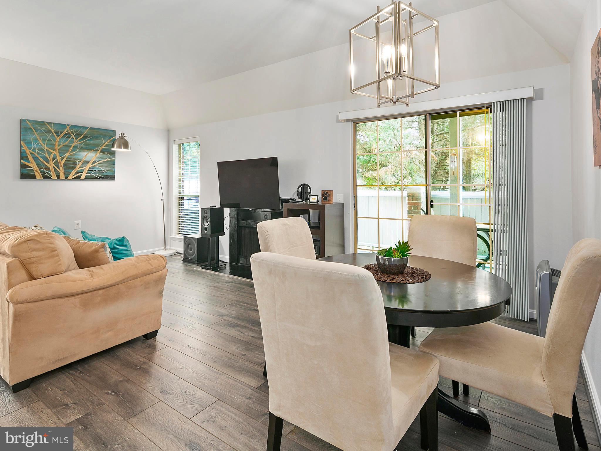 PENDERBROOK SQUARE CONDOMINIUMS - Residential