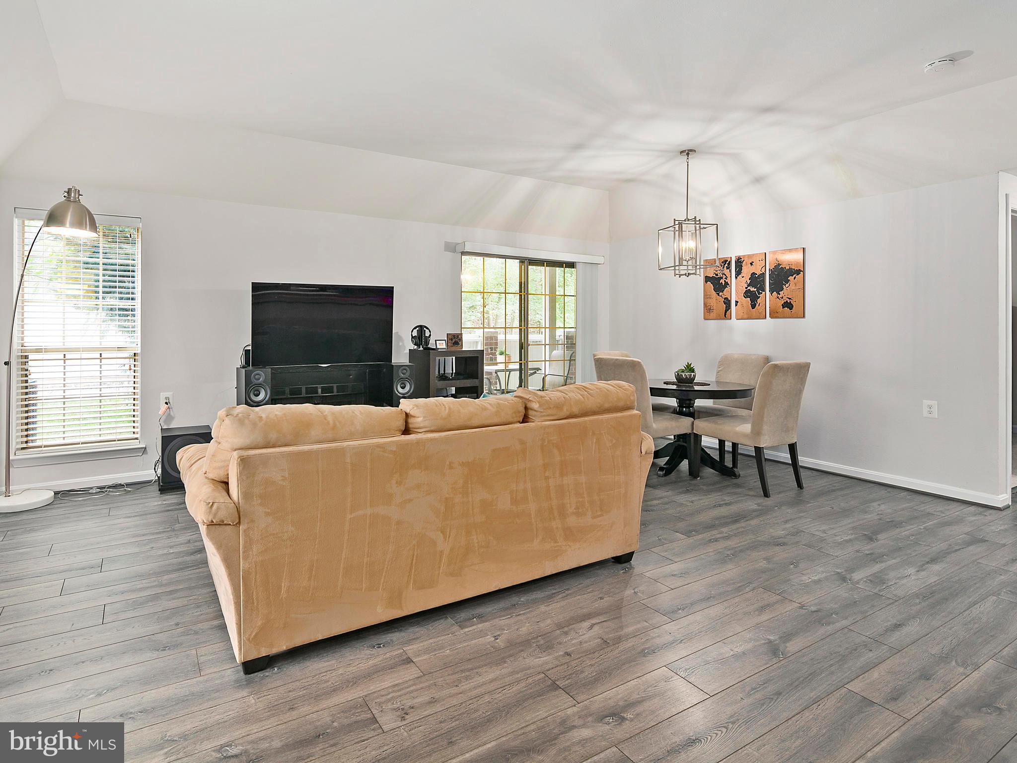 PENDERBROOK SQUARE CONDOMINIUMS - Residential