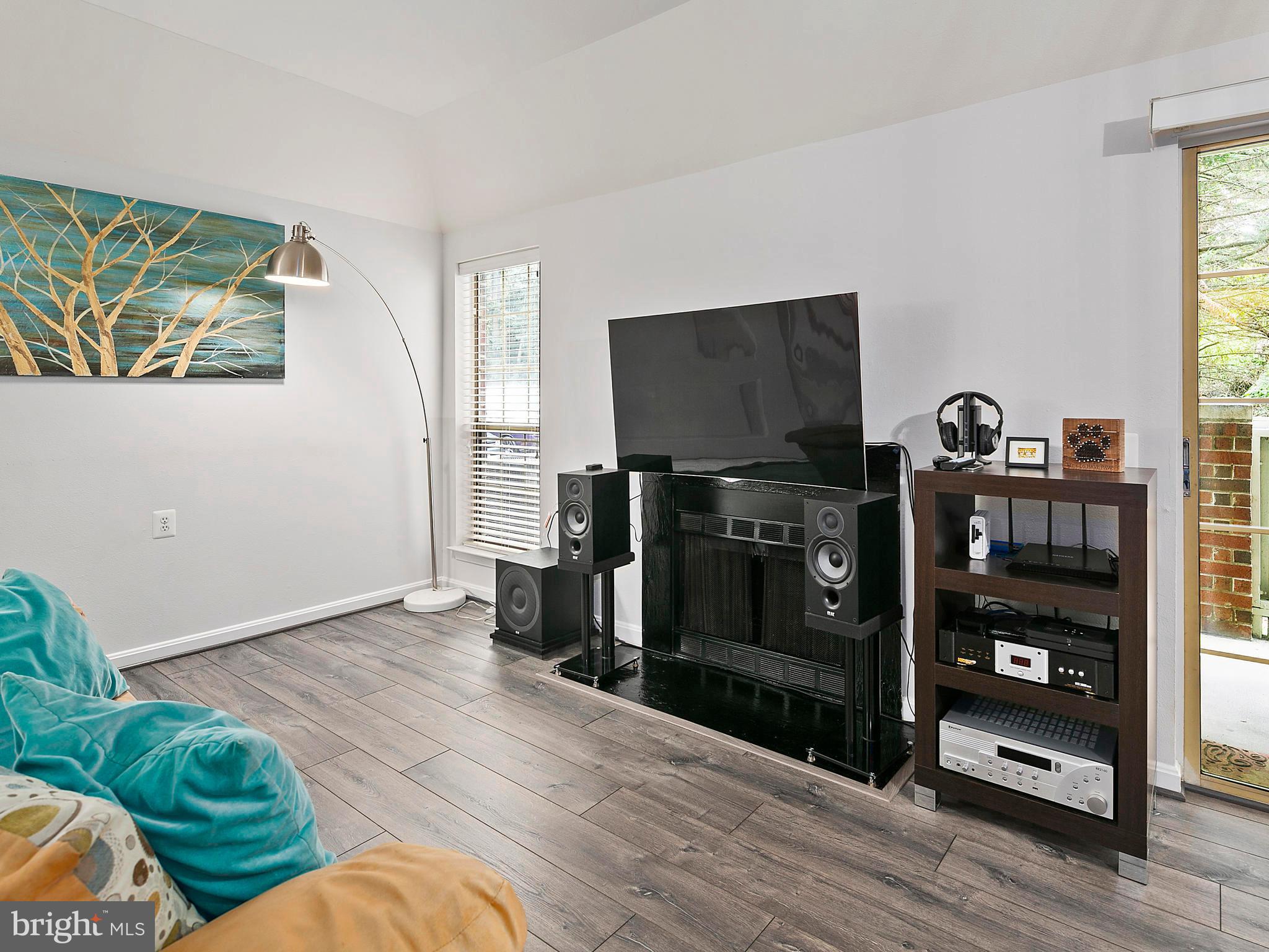 PENDERBROOK SQUARE CONDOMINIUMS - Residential