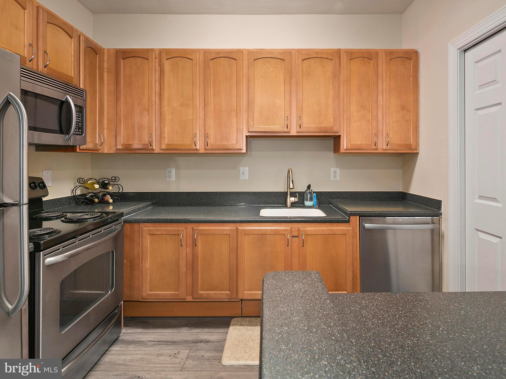 PENDERBROOK SQUARE CONDOMINIUMS - Residential