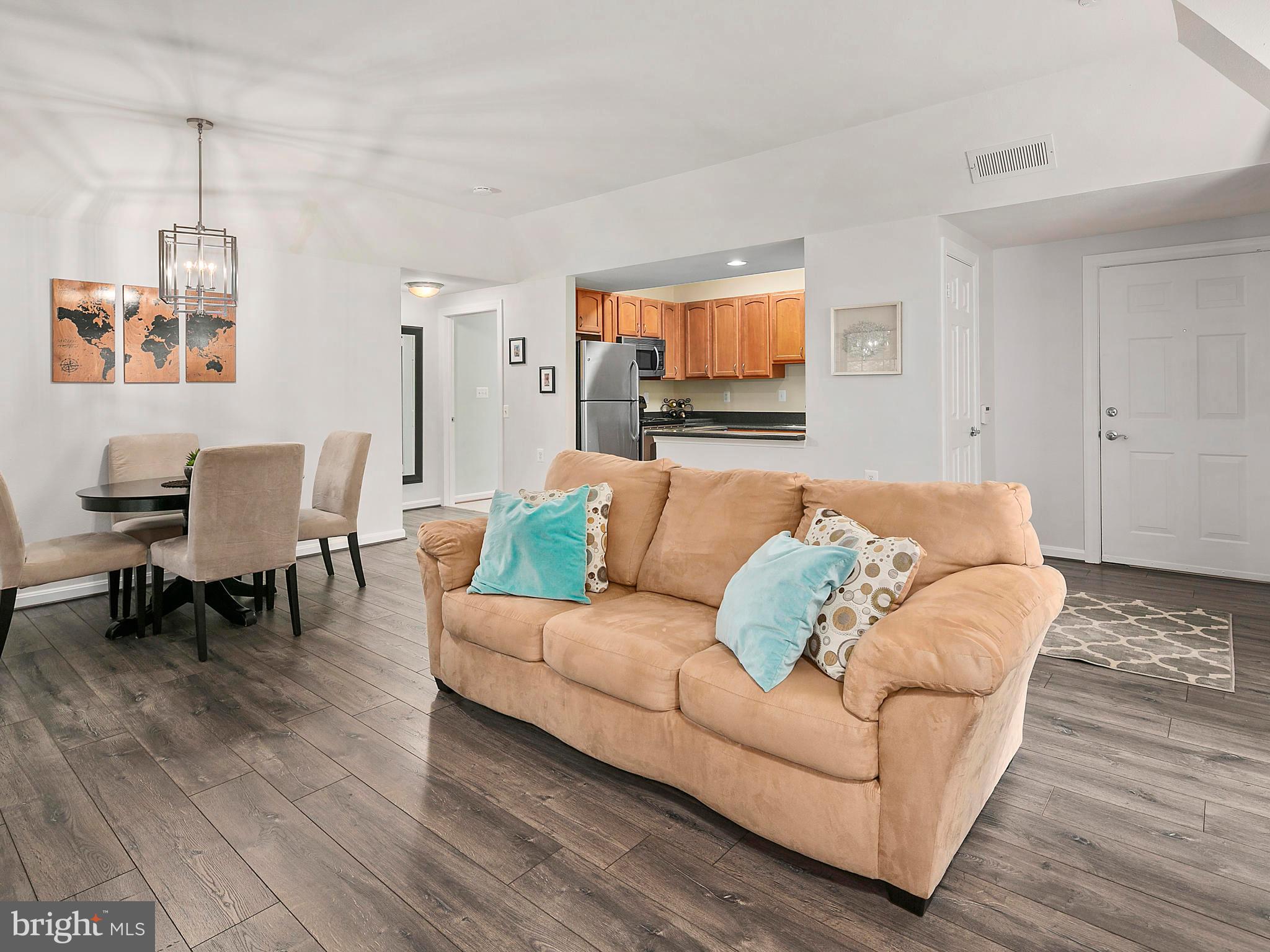 PENDERBROOK SQUARE CONDOMINIUMS - Residential