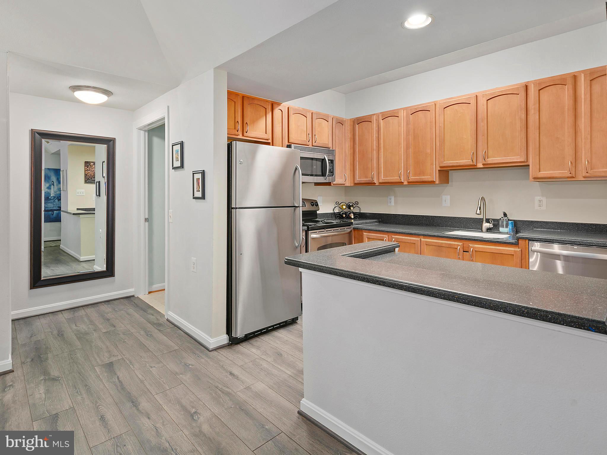 PENDERBROOK SQUARE CONDOMINIUMS - Residential