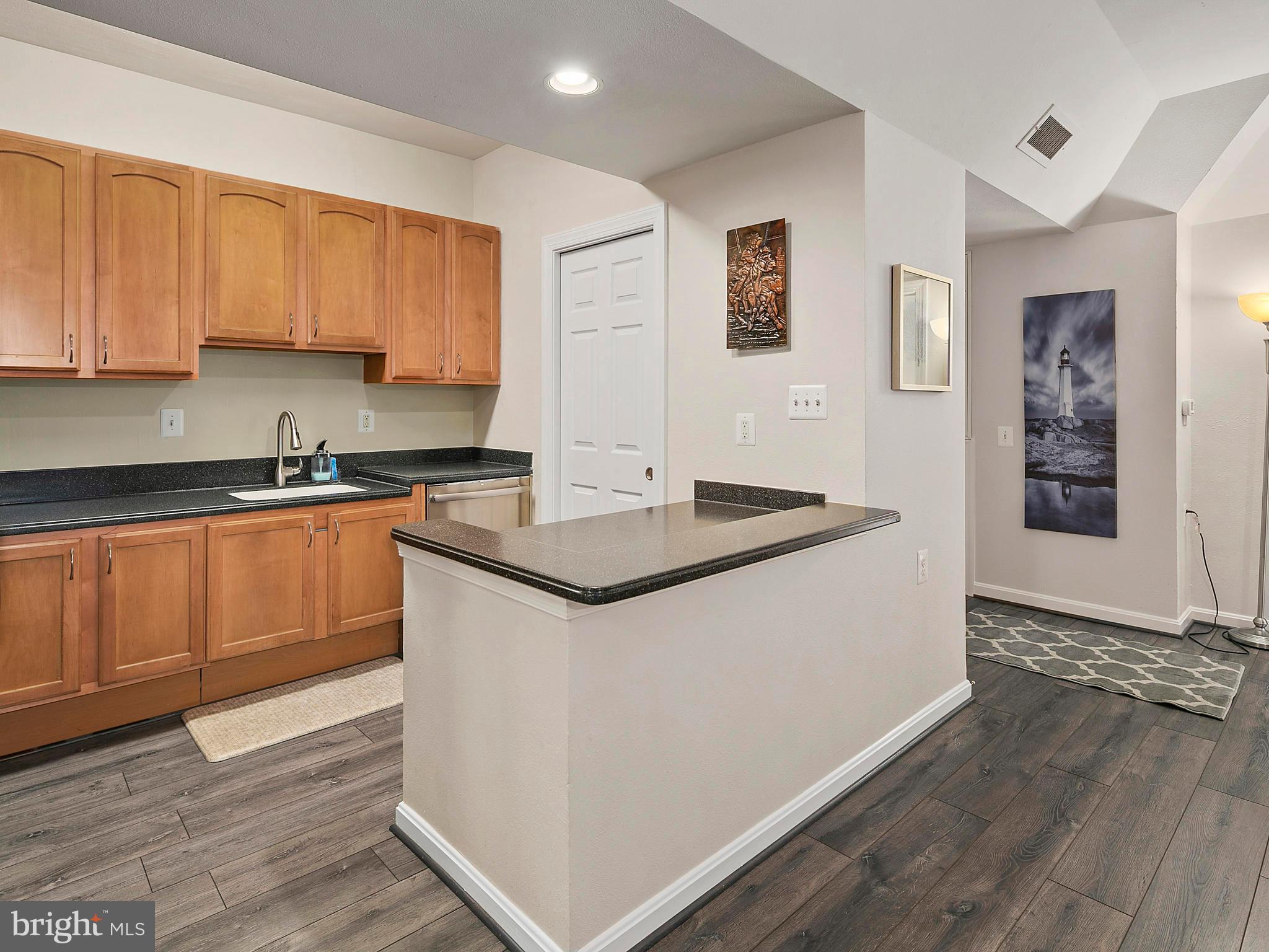 PENDERBROOK SQUARE CONDOMINIUMS - Residential