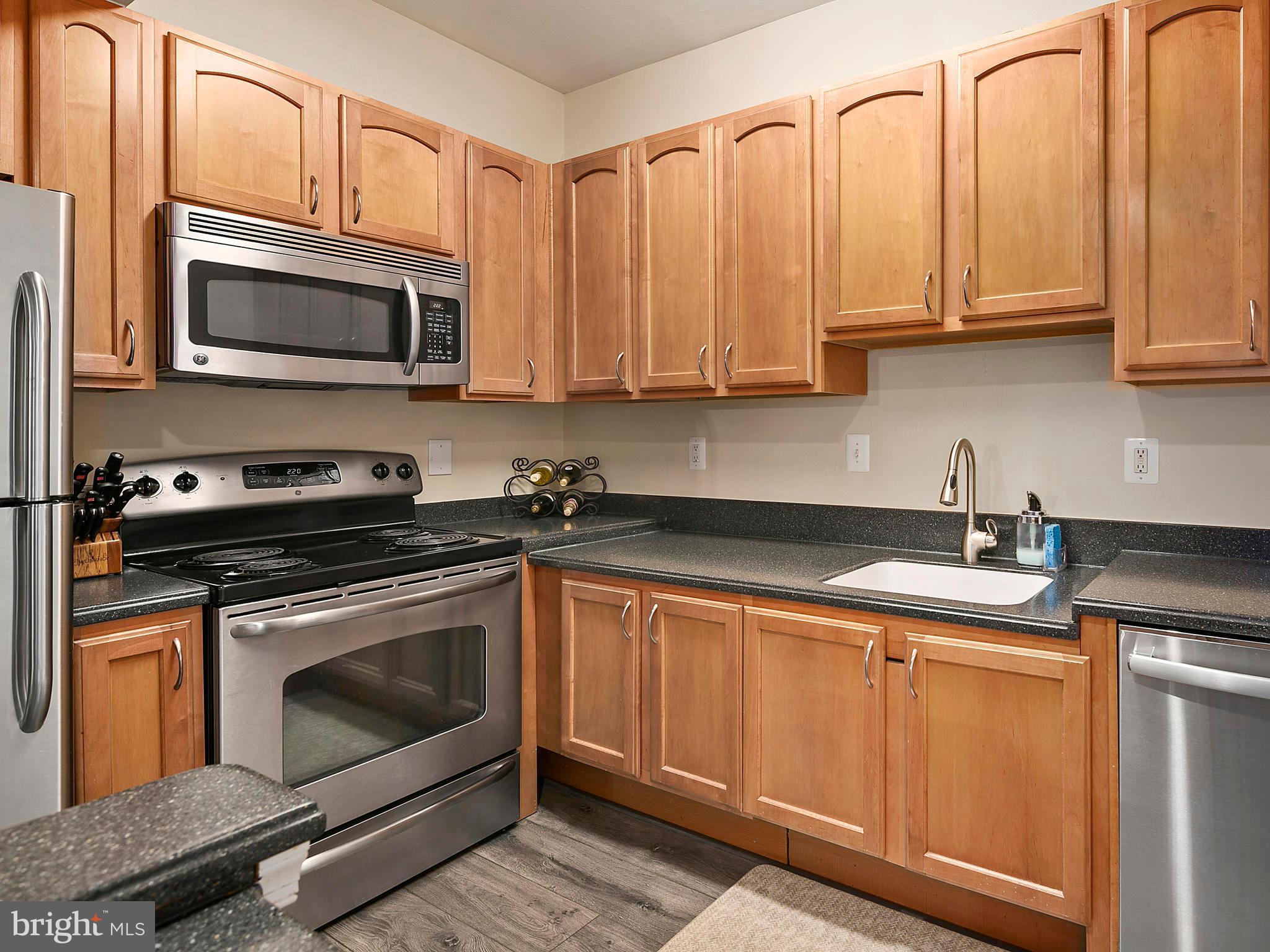 PENDERBROOK SQUARE CONDOMINIUMS - Residential