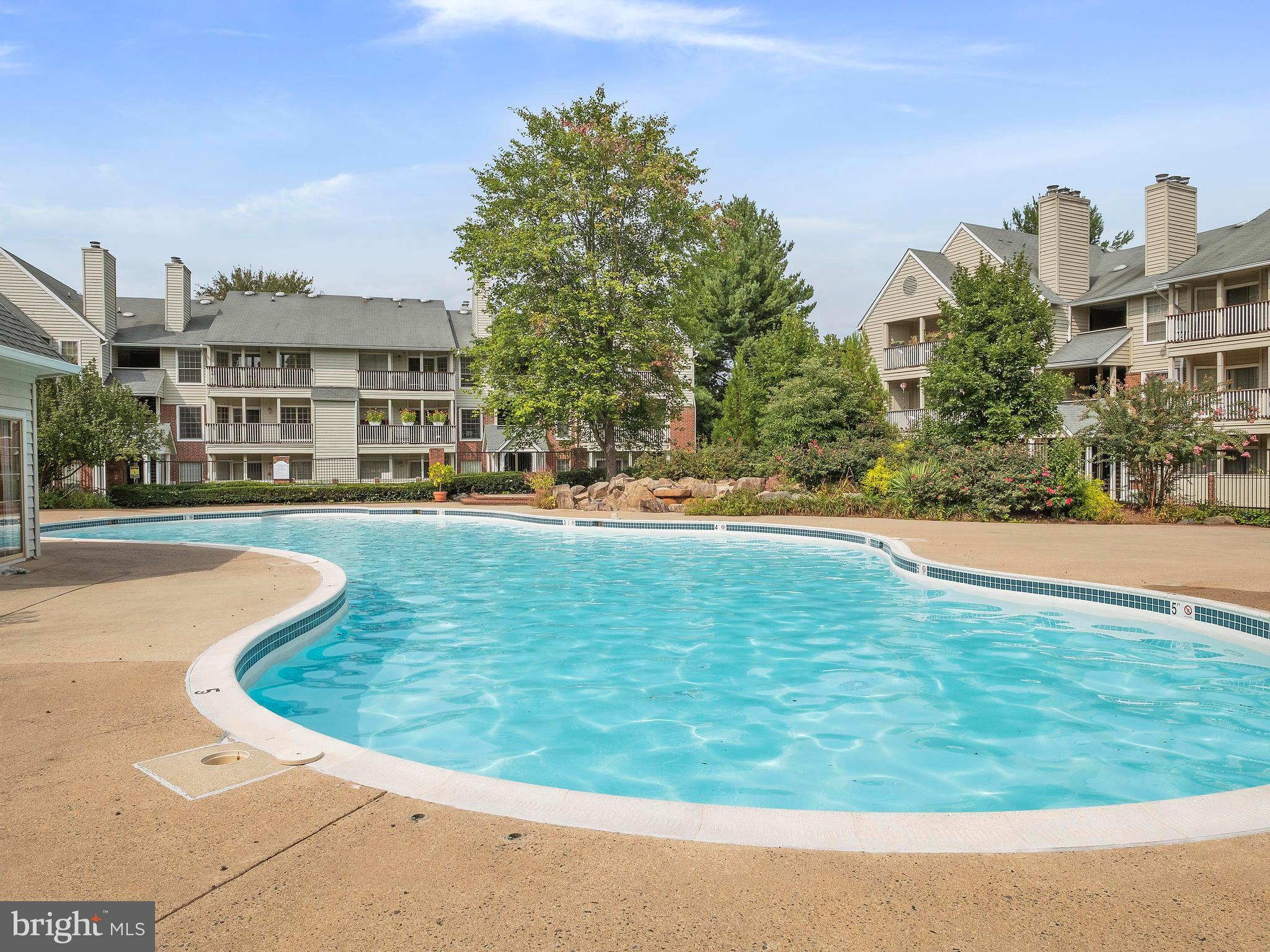 PENDERBROOK SQUARE CONDOMINIUMS - Residential