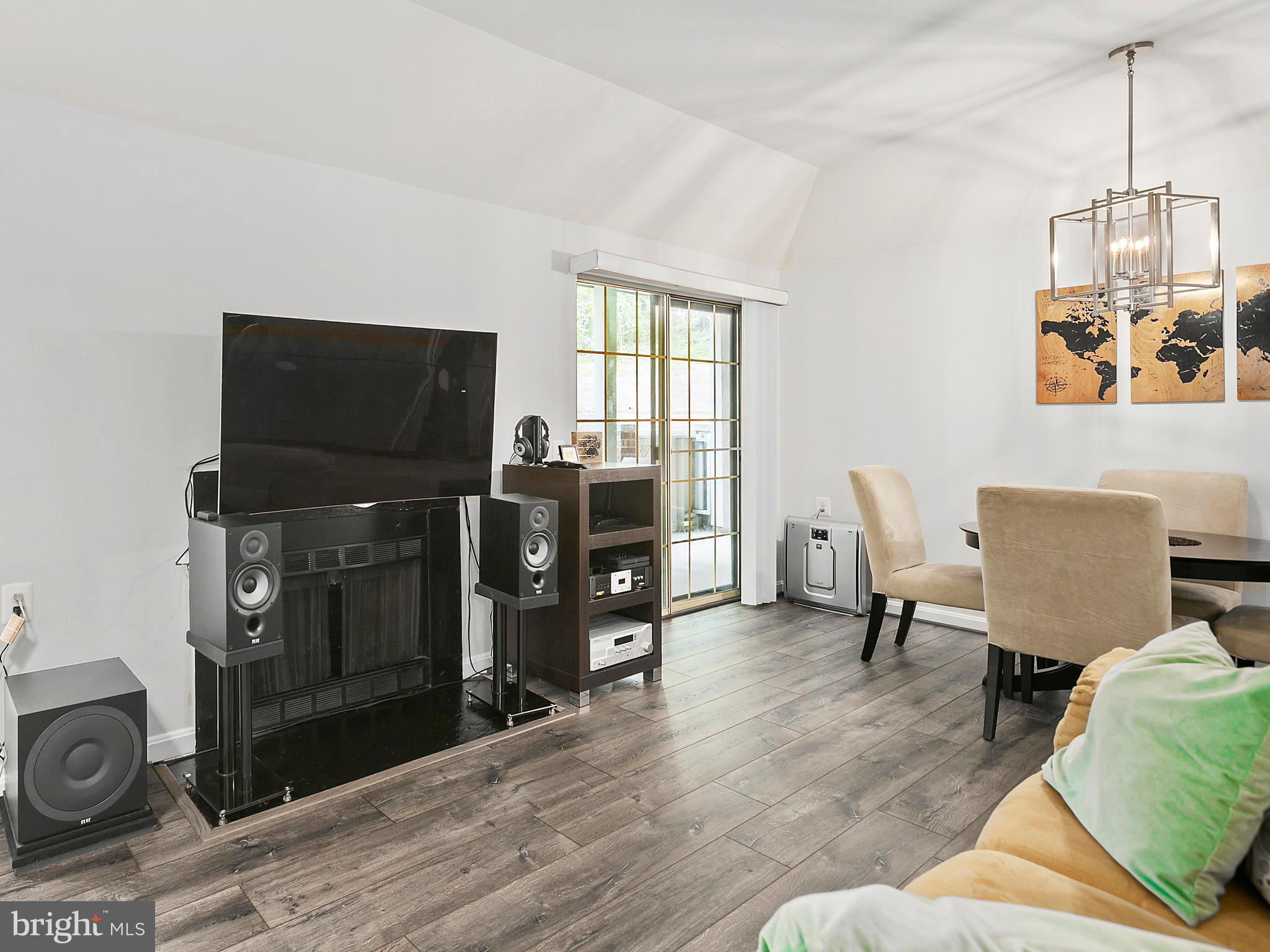 PENDERBROOK SQUARE CONDOMINIUMS - Residential