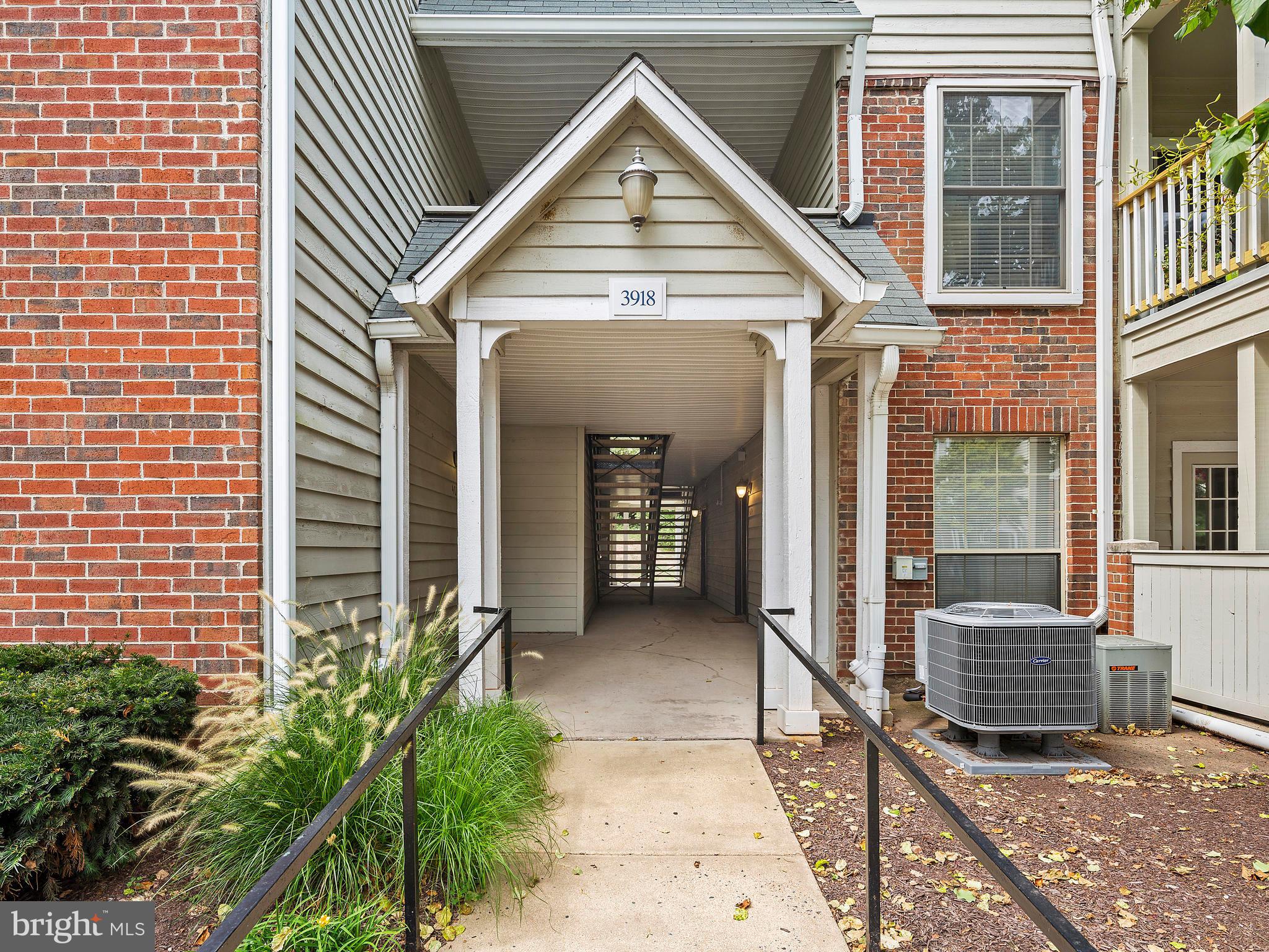 PENDERBROOK SQUARE CONDOMINIUMS - Residential