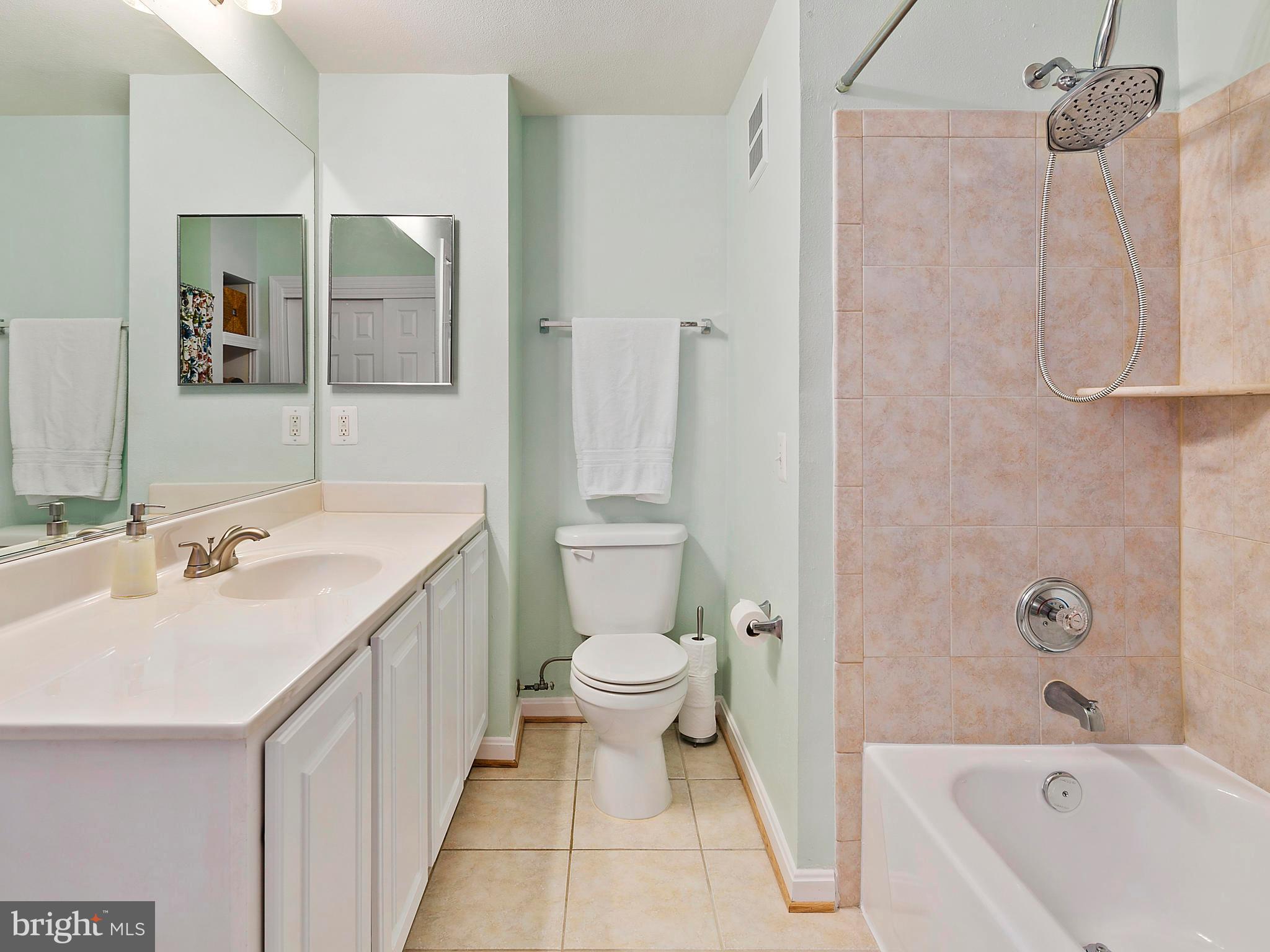 PENDERBROOK SQUARE CONDOMINIUMS - Residential