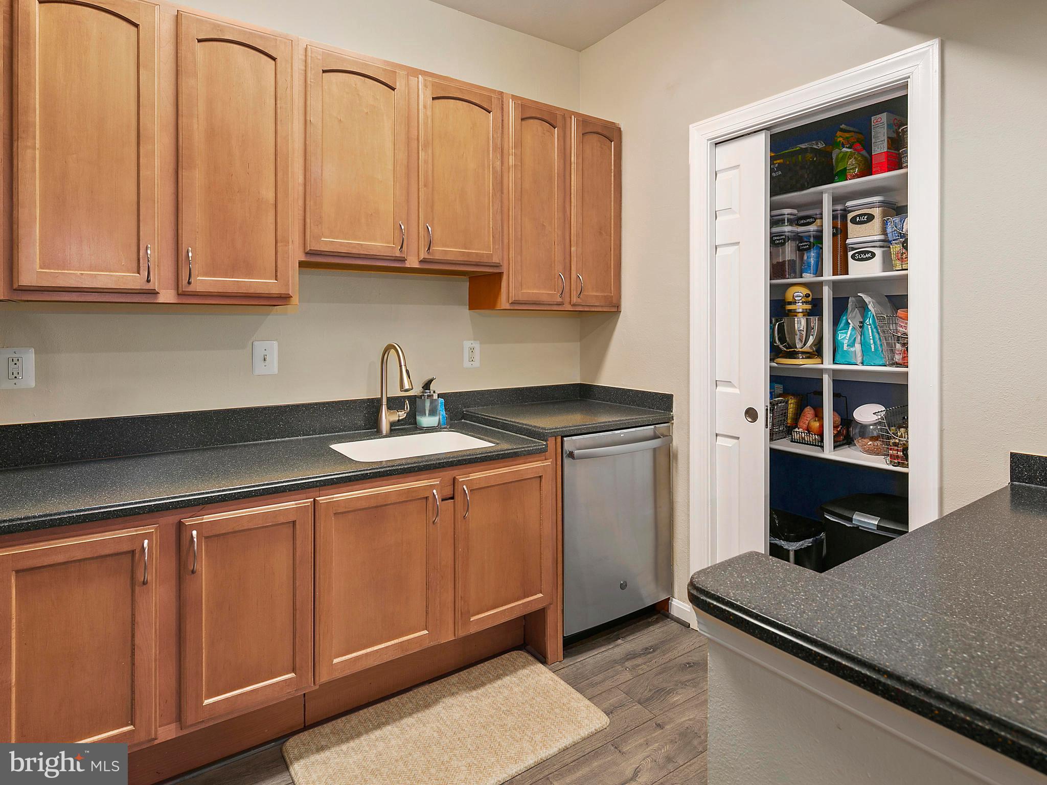 PENDERBROOK SQUARE CONDOMINIUMS - Residential