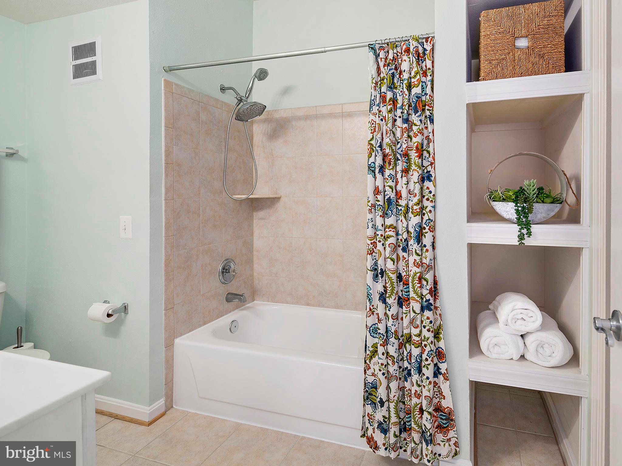 PENDERBROOK SQUARE CONDOMINIUMS - Residential