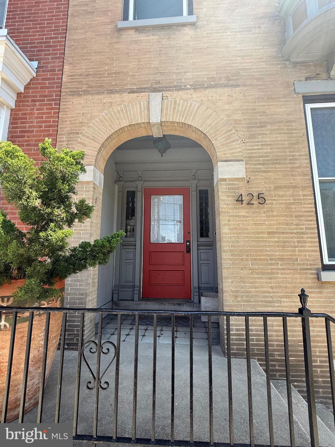 425 N QUEEN STREET