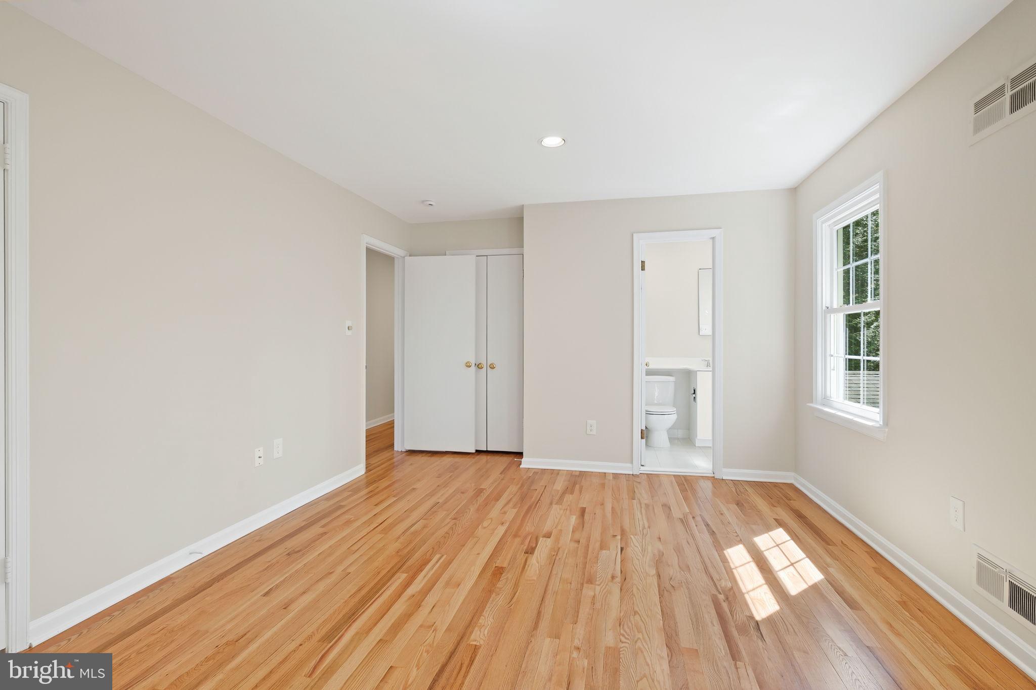 MONTGOMERY SQUARE - Residential