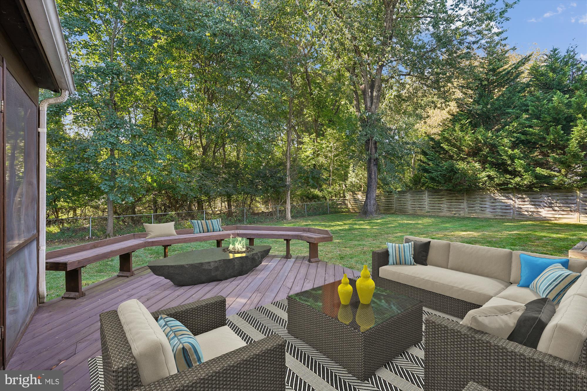 MONTGOMERY SQUARE - Residential