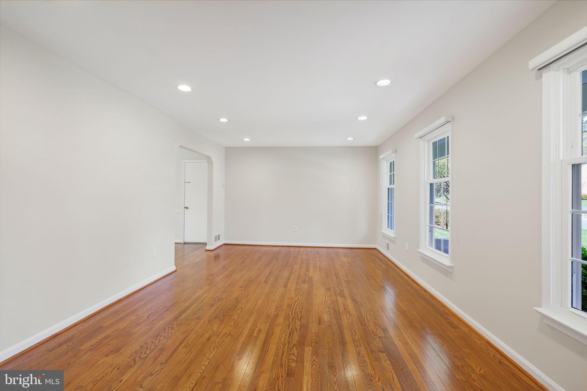 MONTGOMERY SQUARE - Residential