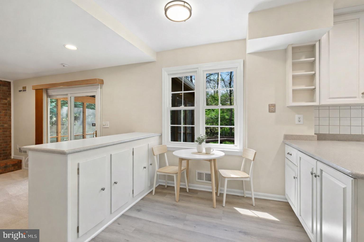 MONTGOMERY SQUARE - Residential