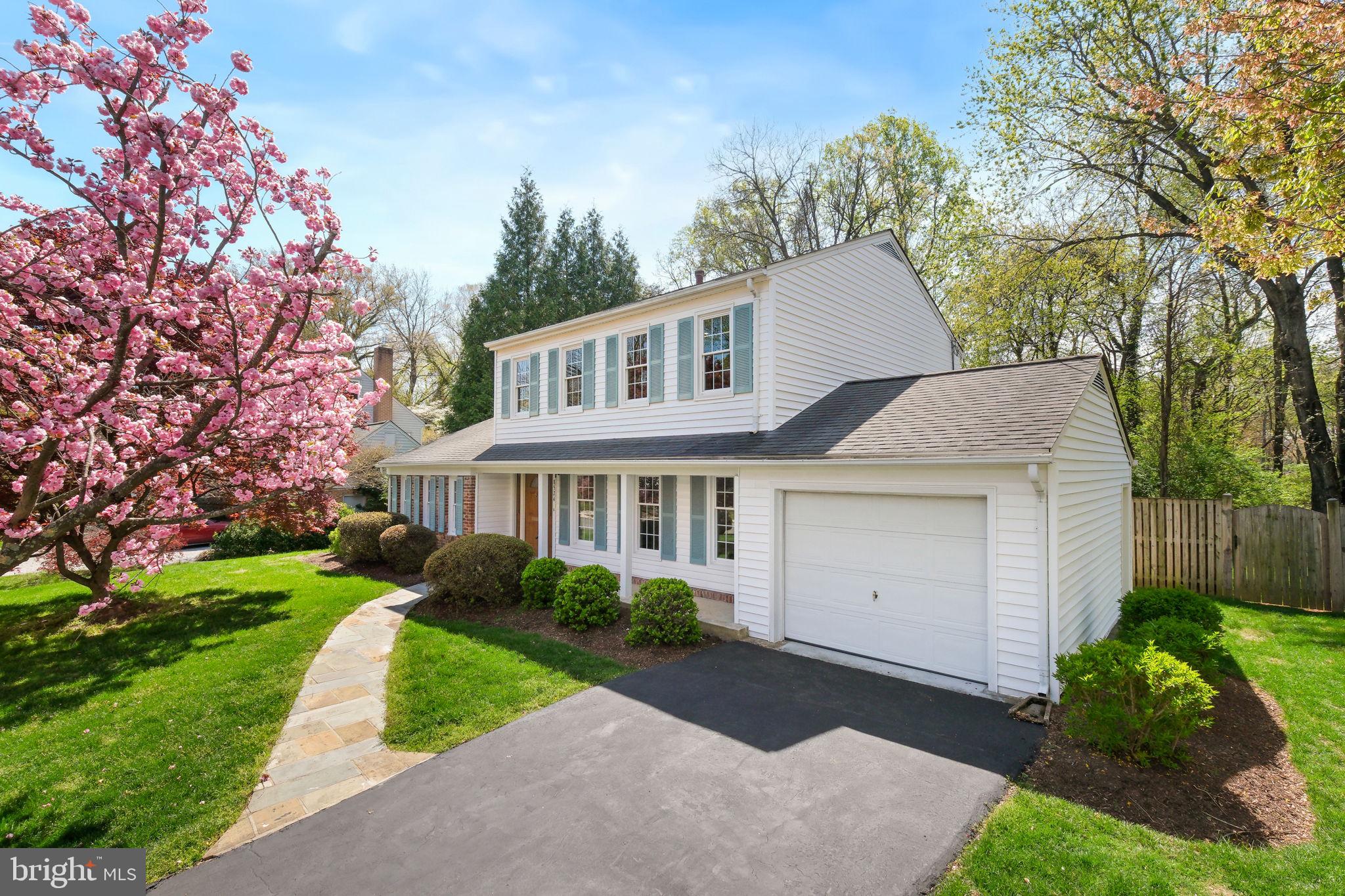 MONTGOMERY SQUARE - Residential