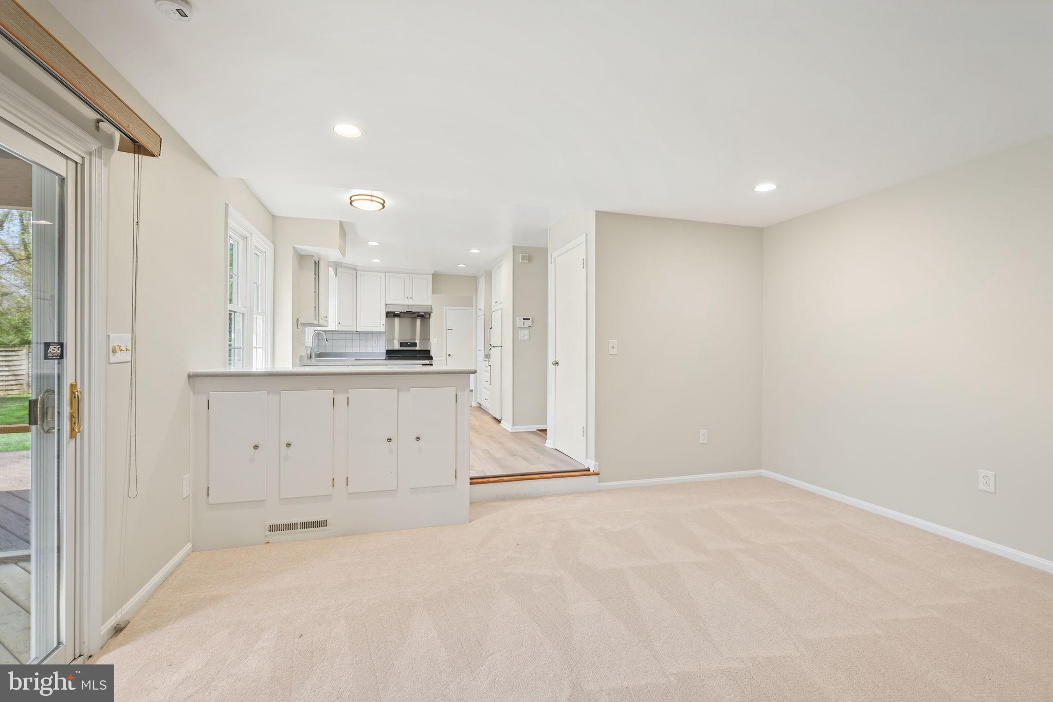 MONTGOMERY SQUARE - Residential