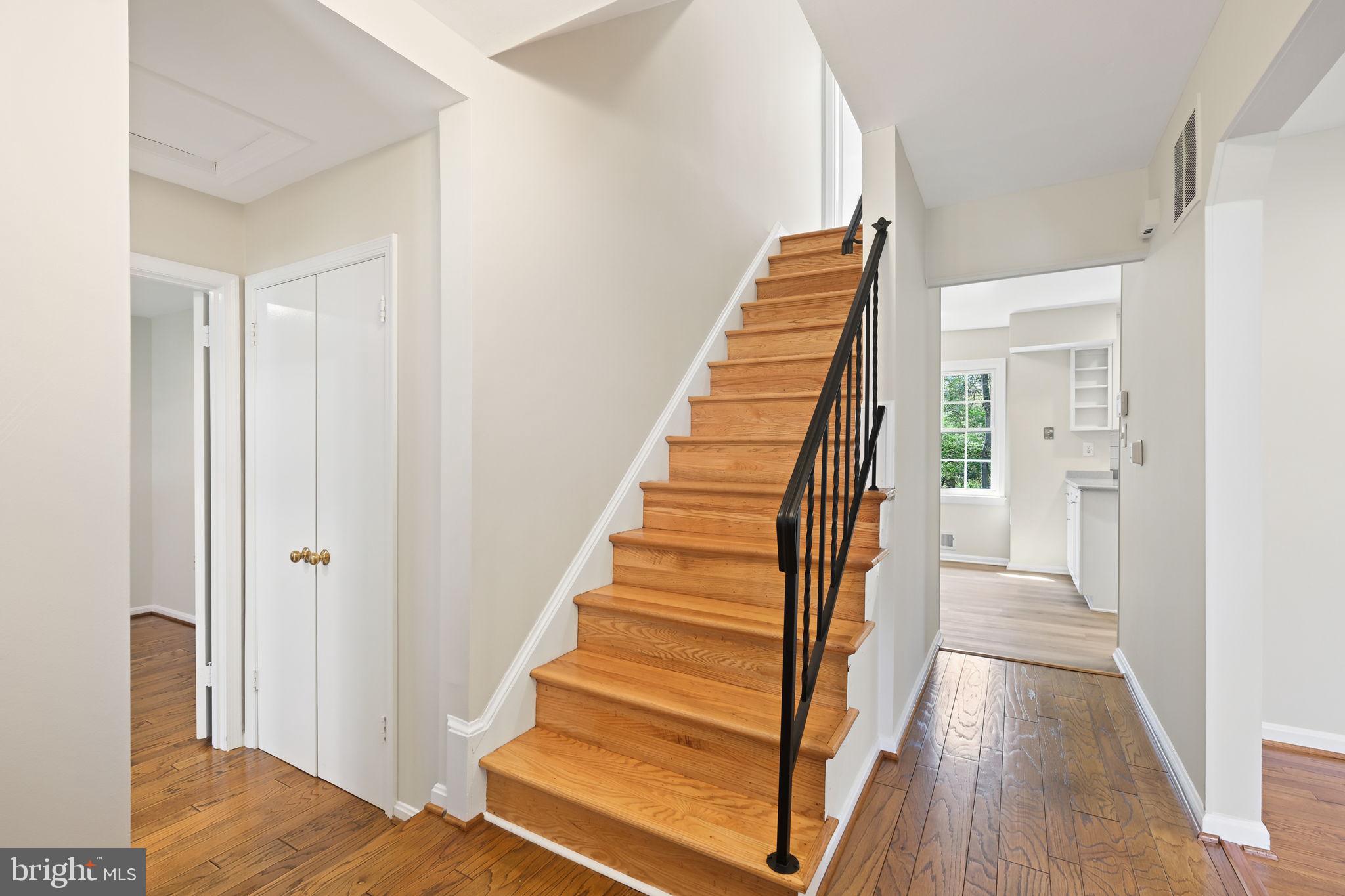 MONTGOMERY SQUARE - Residential