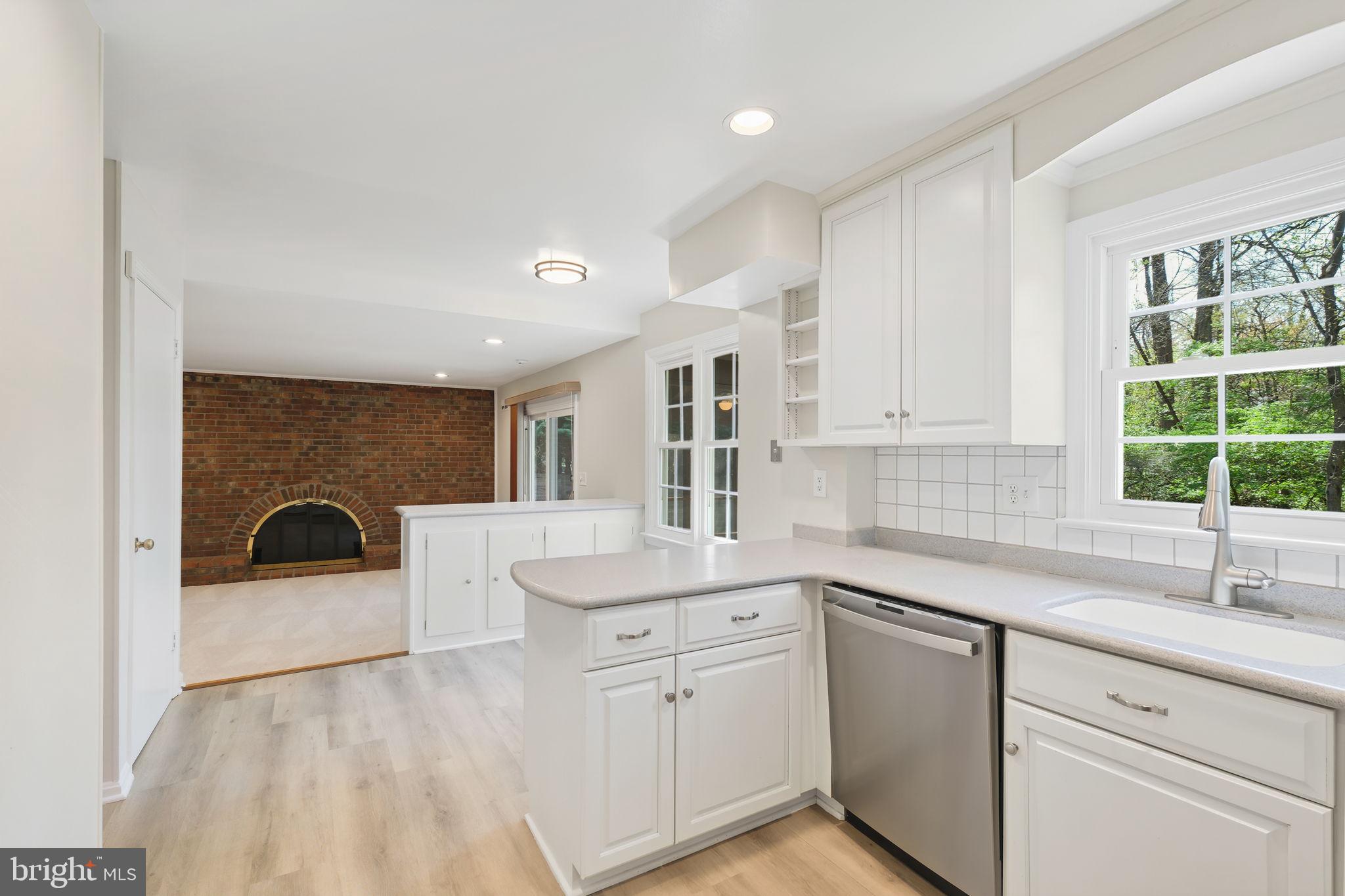 MONTGOMERY SQUARE - Residential