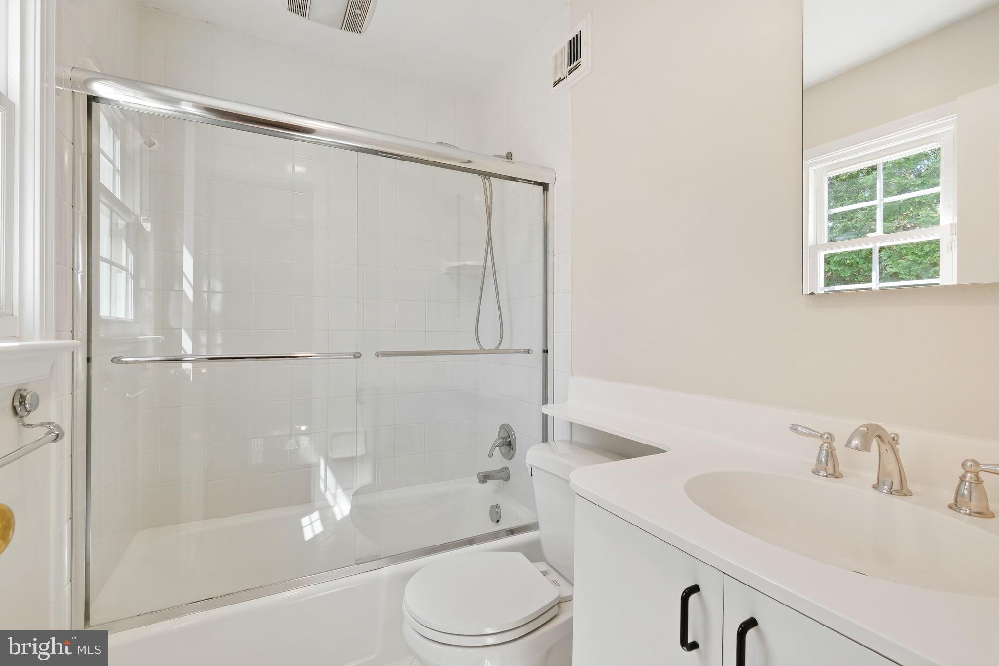 MONTGOMERY SQUARE - Residential