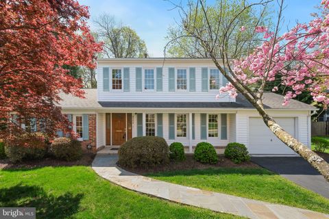 Photo of 8524 Atwell Road, POTOMAC, MD 20854 (MLS # MDMC2208020)
