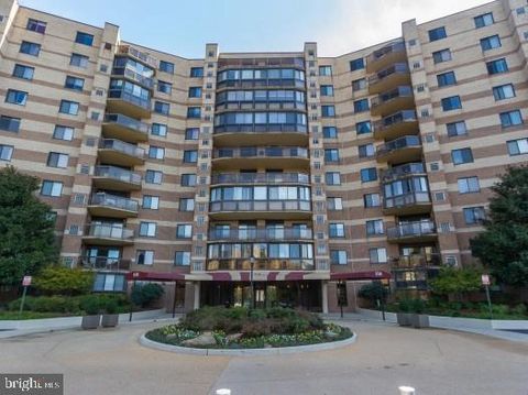 Photo of 8380 Greensboro Drive #323, MCLEAN, VA 22102 (MLS # VAFX2312606)