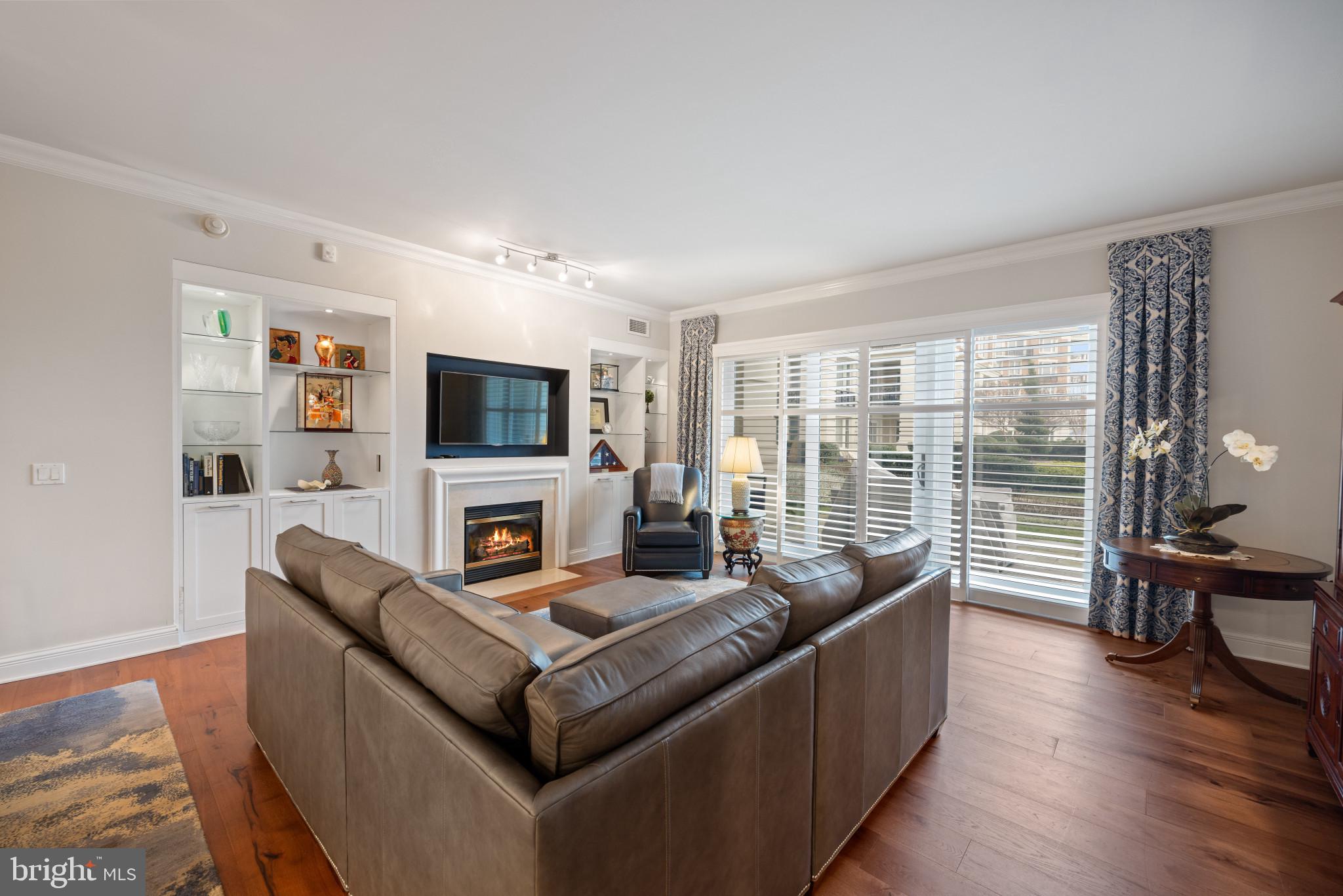 THE RITZ-CARLTON RESIDENCES - Residential