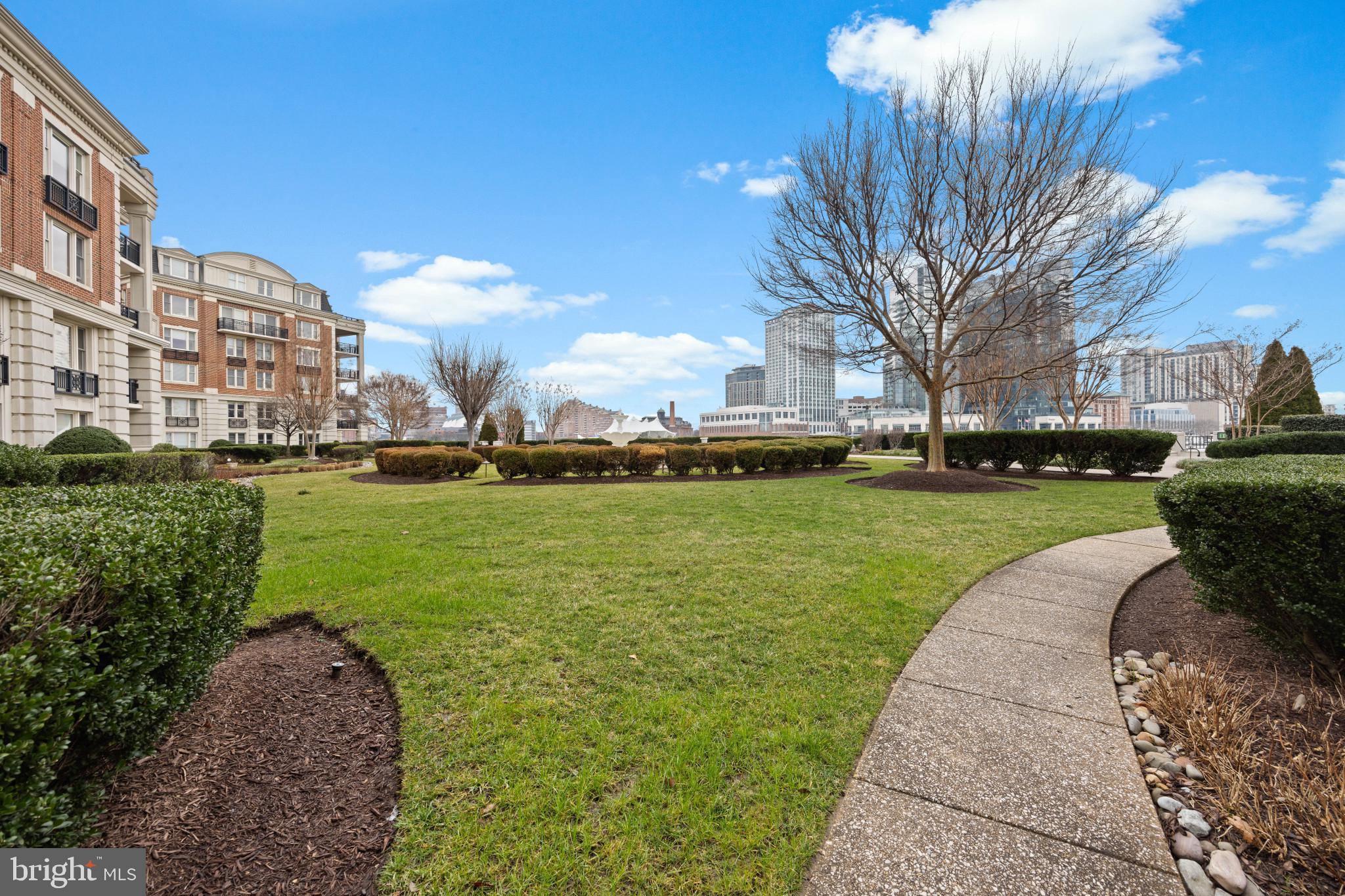 THE RITZ-CARLTON RESIDENCES - Residential