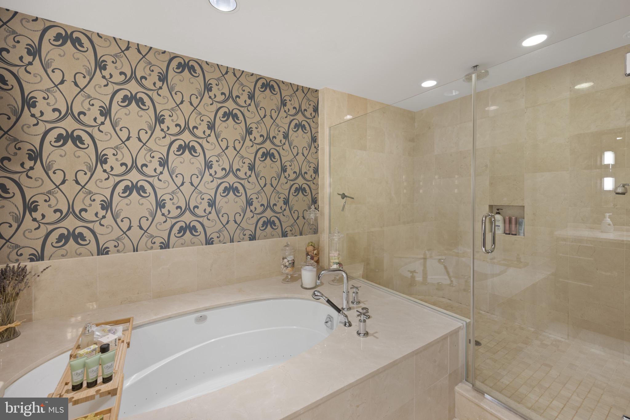 THE RITZ-CARLTON RESIDENCES - Residential