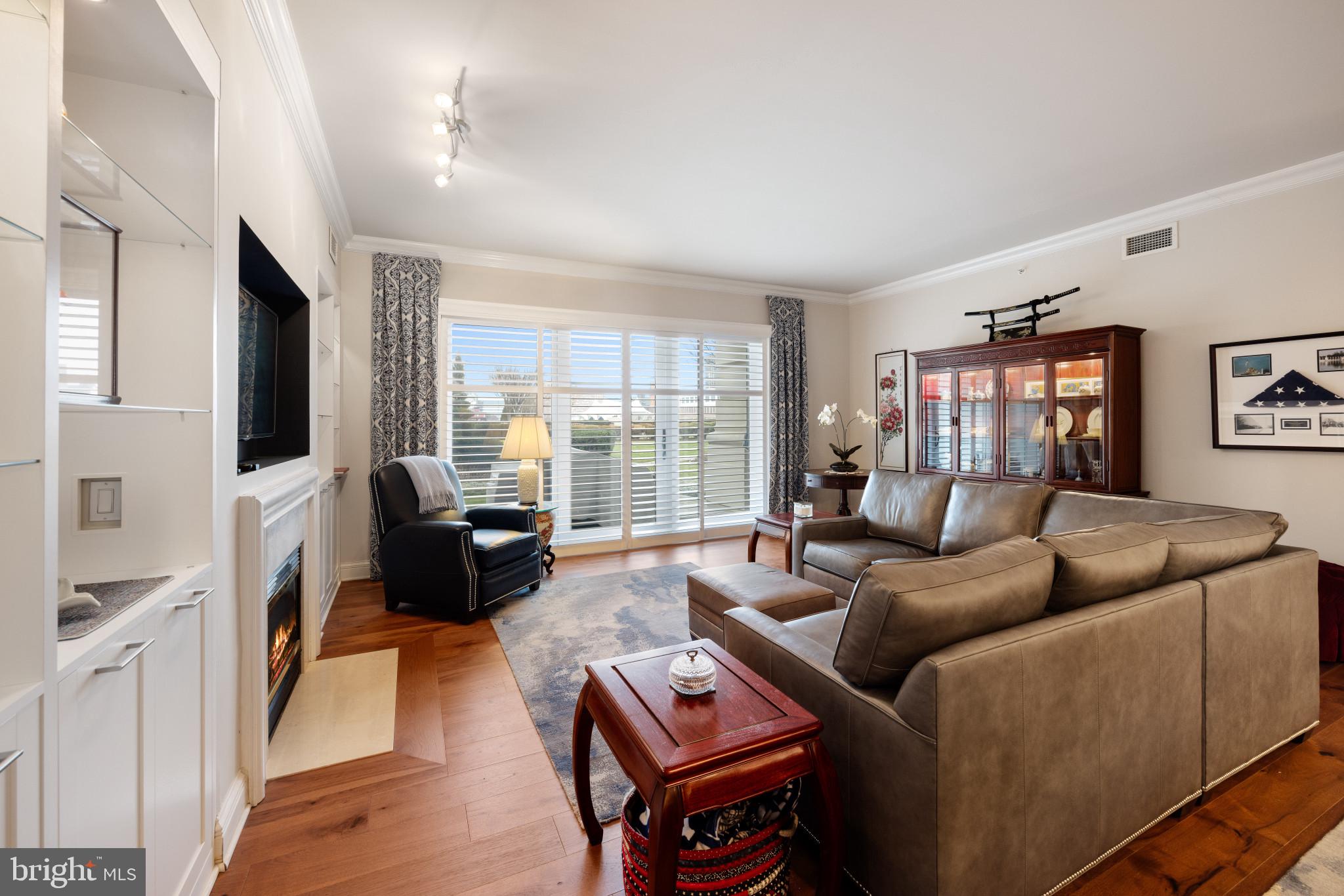 THE RITZ-CARLTON RESIDENCES - Residential