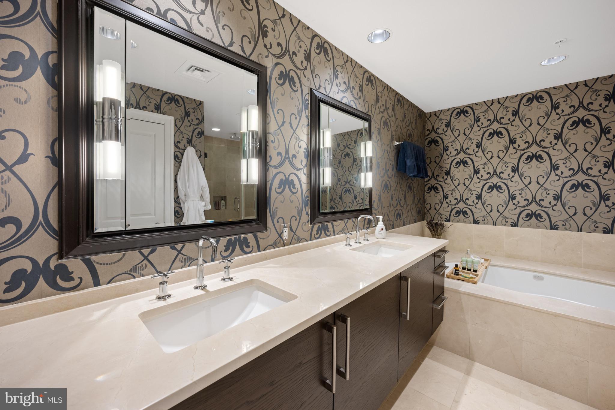 THE RITZ-CARLTON RESIDENCES - Residential