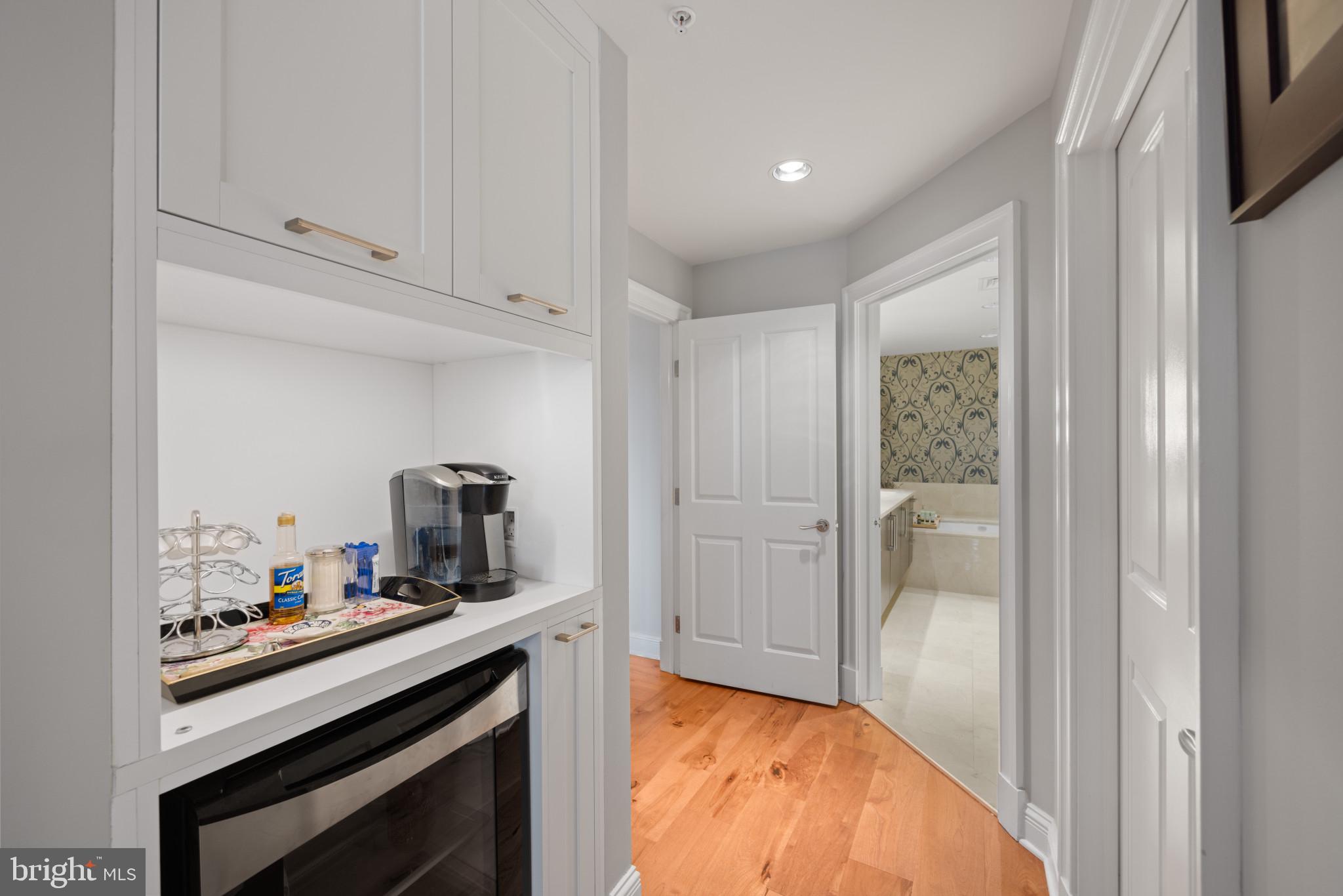 THE RITZ-CARLTON RESIDENCES - Residential