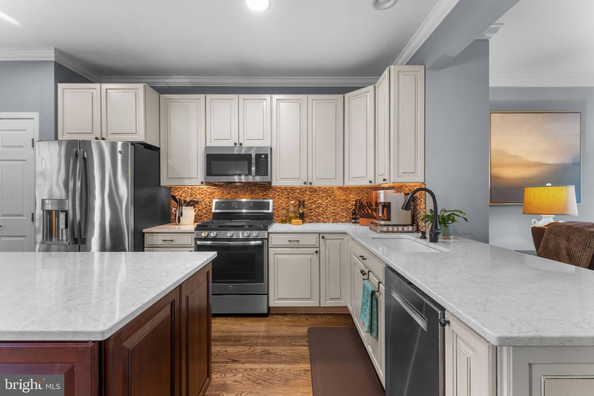 12658 STONE LINED CIRCLE