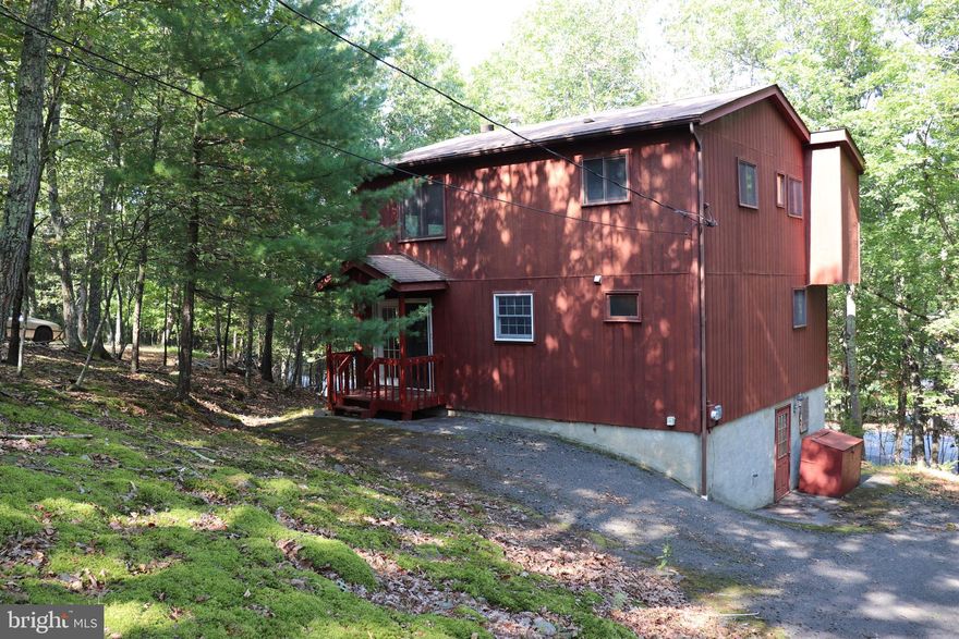 Beautiful home in the gated community of Penn Estates in East Stroudsburg! Minutes away from new restaurants, a Dick's sporting goods store as well as an Urgent Care.  The kitchen and floors have been redone, original appliances, new carpet upstairs, AND it's got a great fire place!
Minutes from Route 80 and the Crossroads Mall of the Poconos!
A number of parks near by: Tannersville Cranberry Bog Preserve, Pinebrook Park, Brodhead Creek Park, and Big Pines Park!
It's a beautiful home in an amazing place!