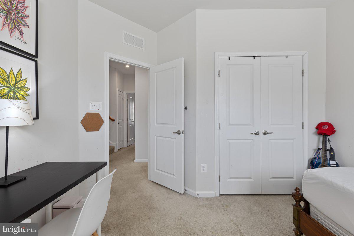 WESTCHESTER SQUARE - Residential