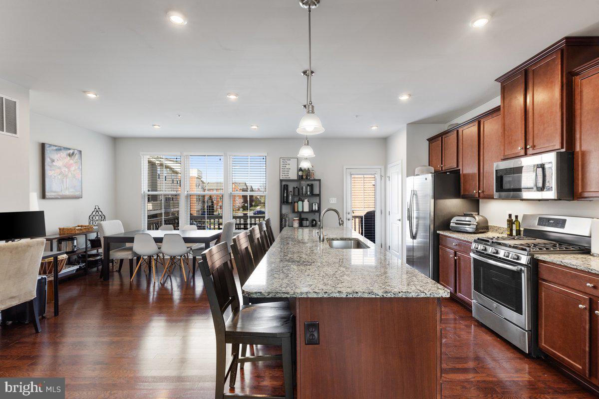 WESTCHESTER SQUARE - Residential