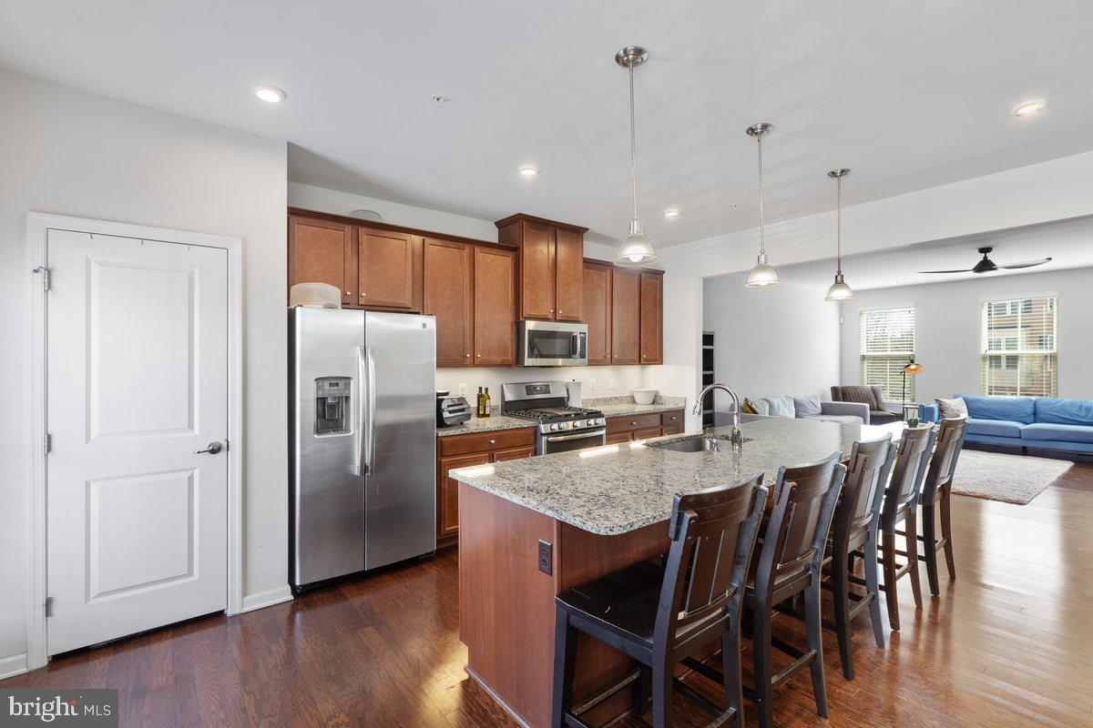 WESTCHESTER SQUARE - Residential