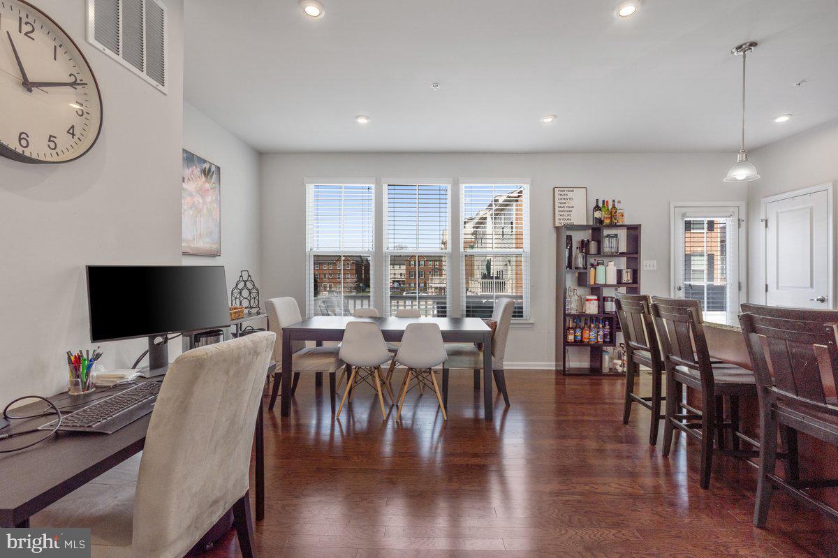 WESTCHESTER SQUARE - Residential