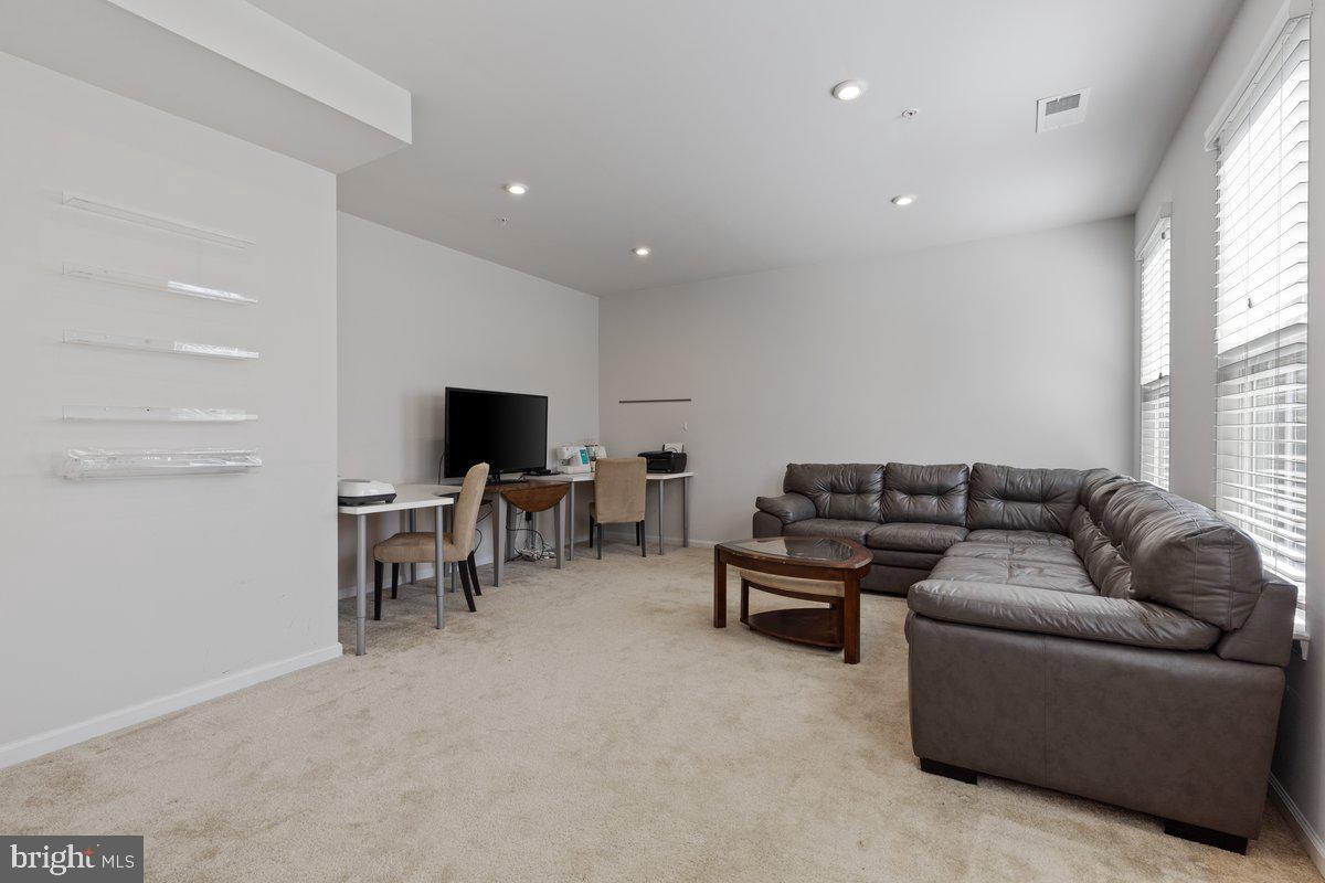 WESTCHESTER SQUARE - Residential