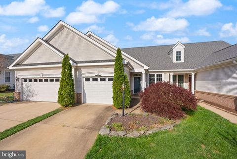 Property photo of 6932 Walnut Hill Drive, Gainesville, VA 20155