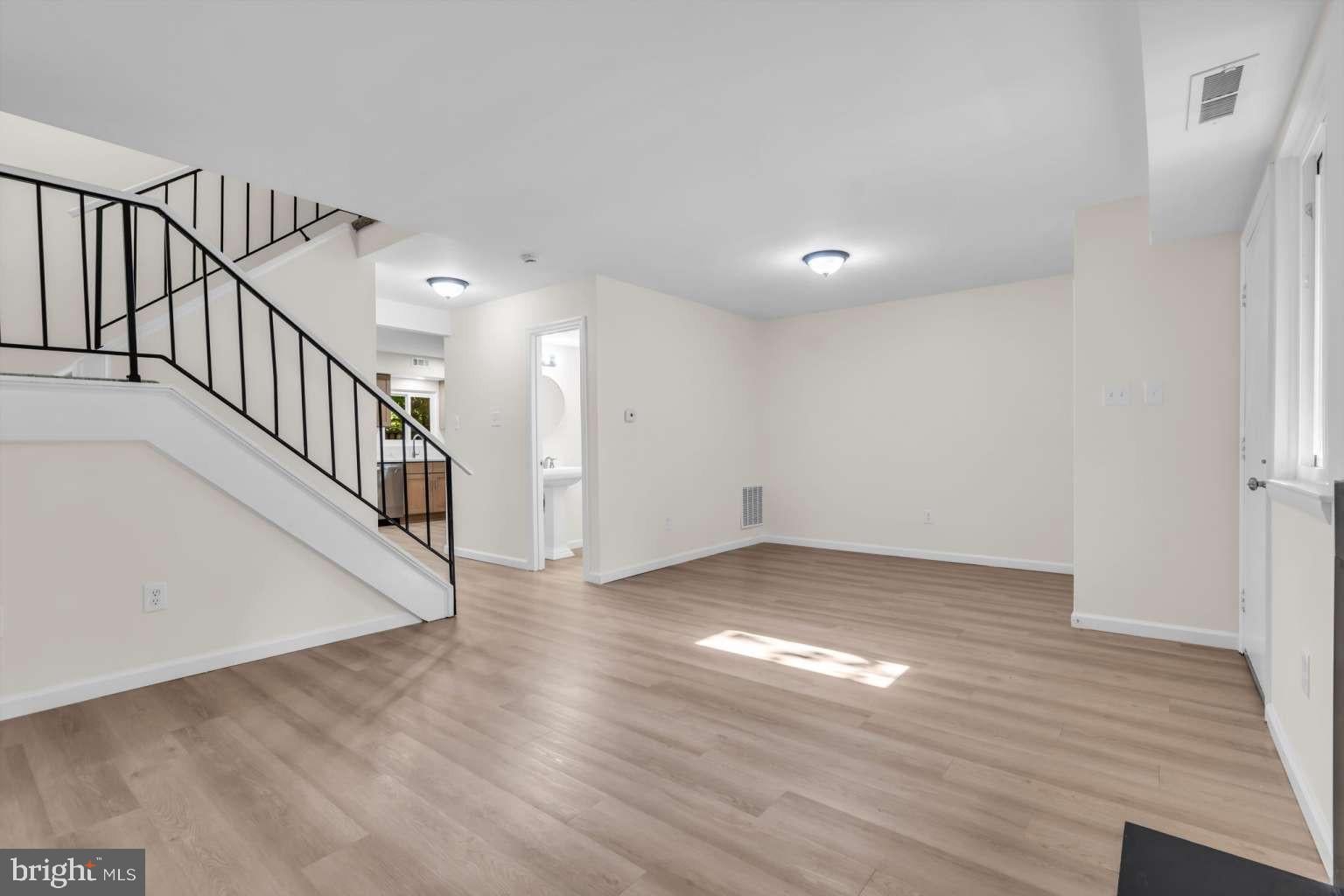 22 TROWBRIDGE LANE