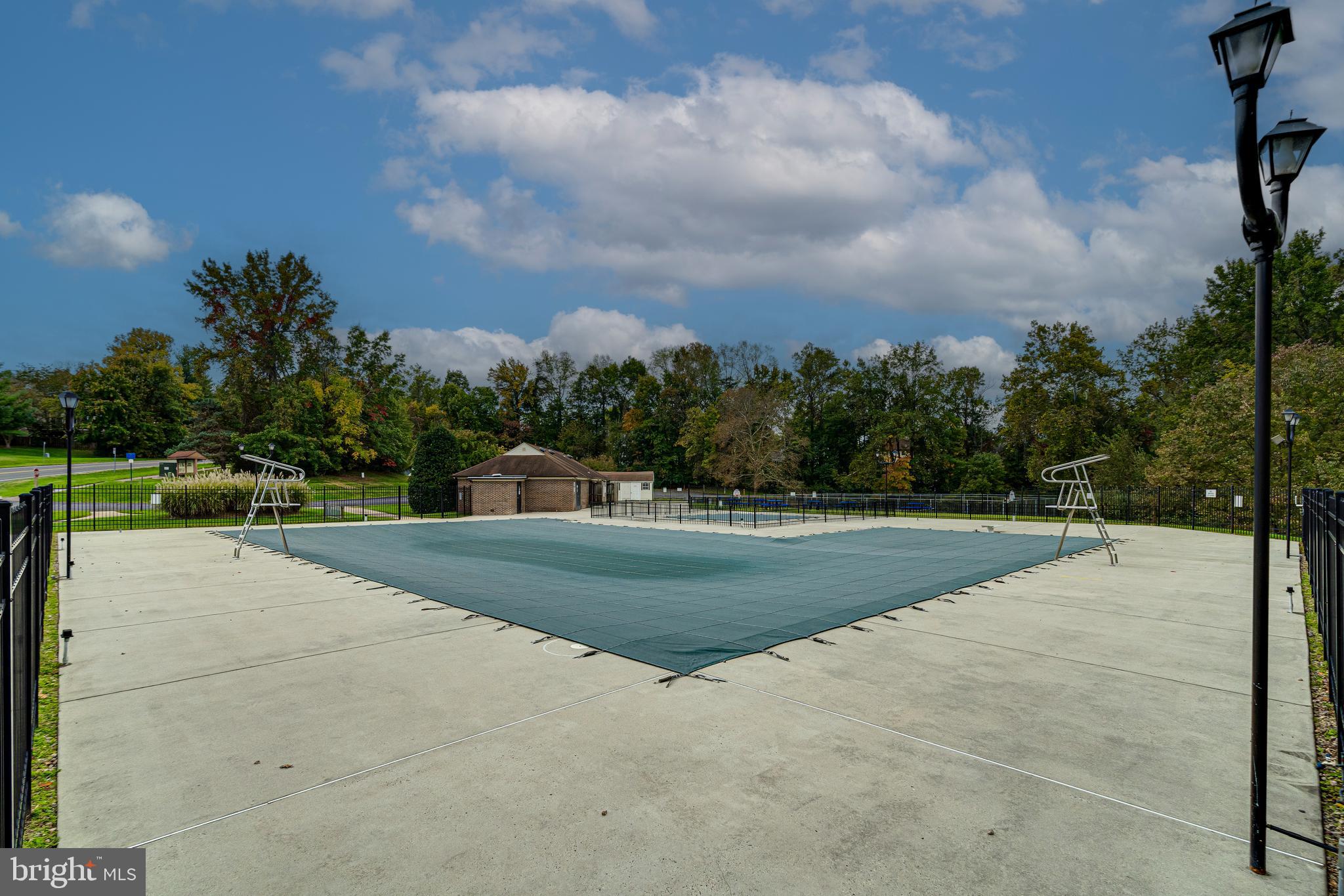 HERITAGE CROSSING - Residential Lease