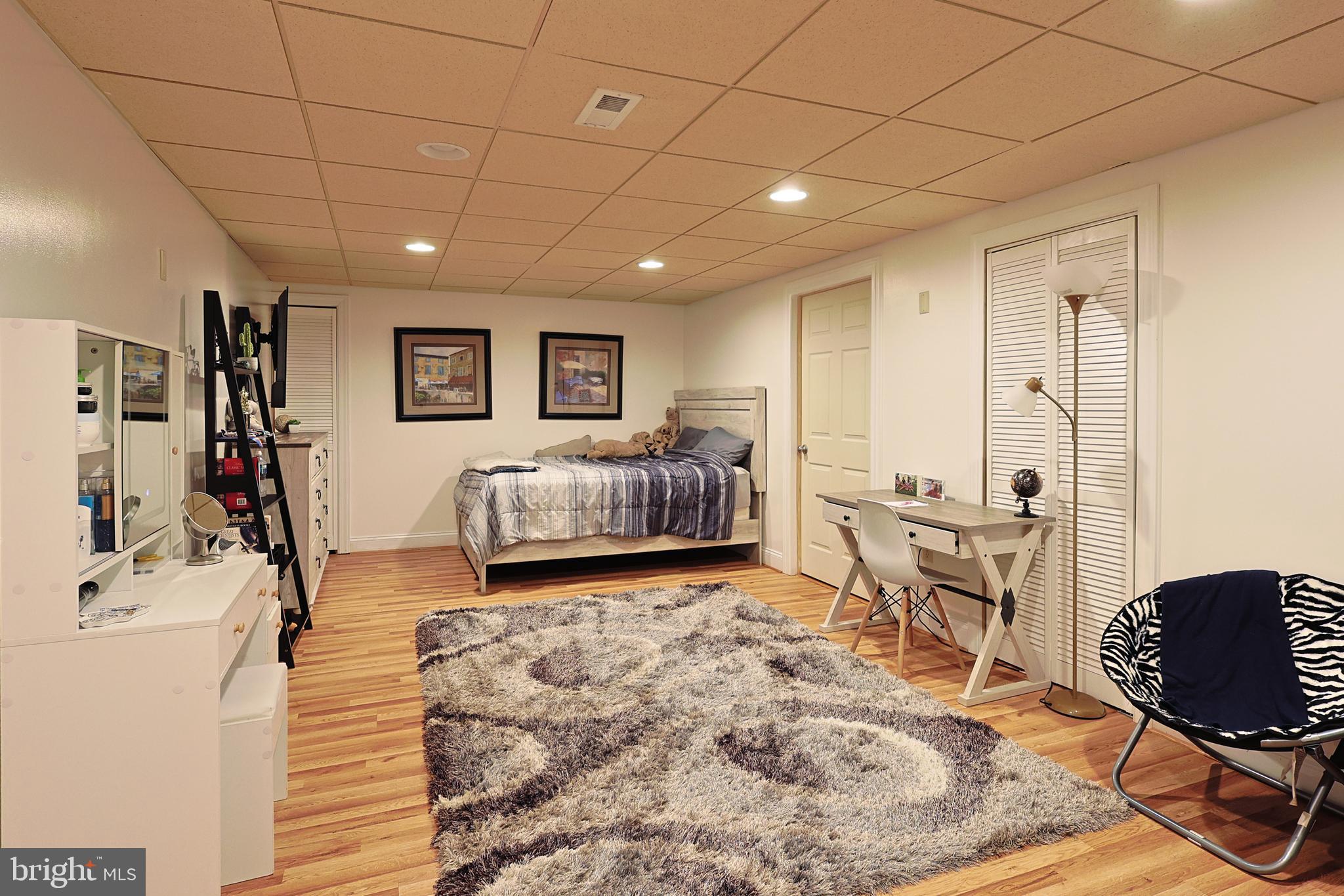 LAKEWOOD - Residential