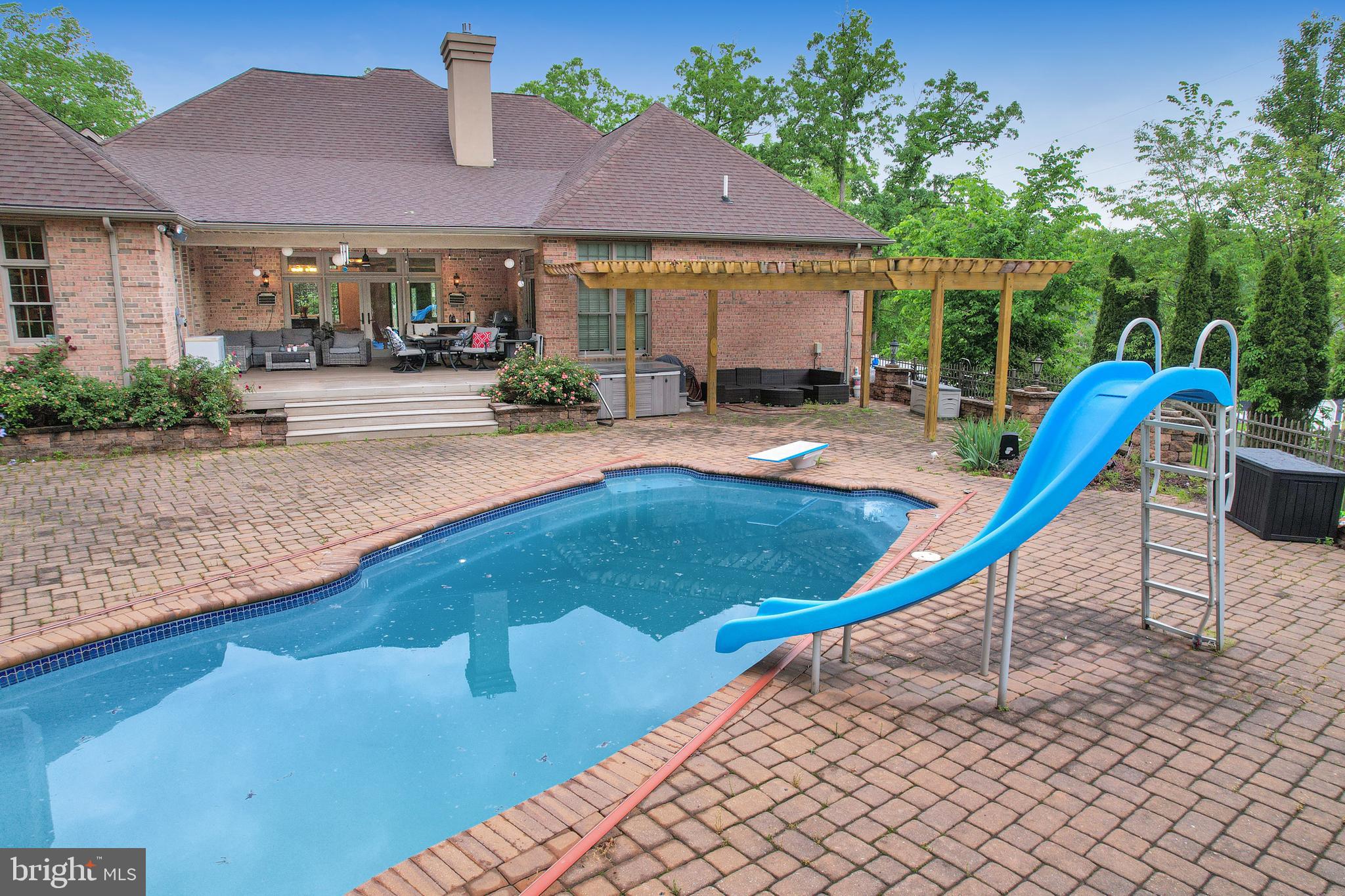 LAKEWOOD - Residential