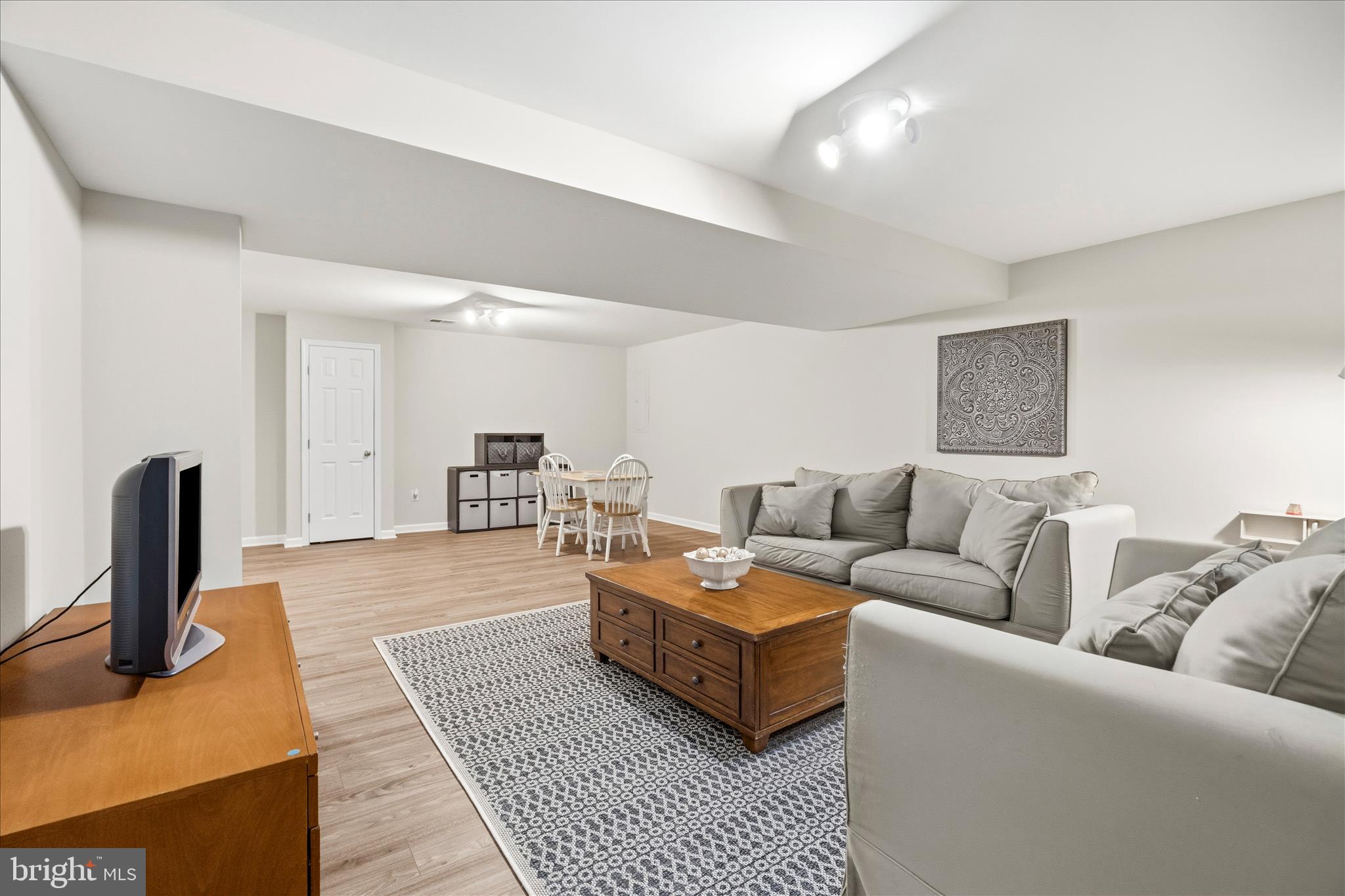 CAMBRIDGE FARMS - Residential