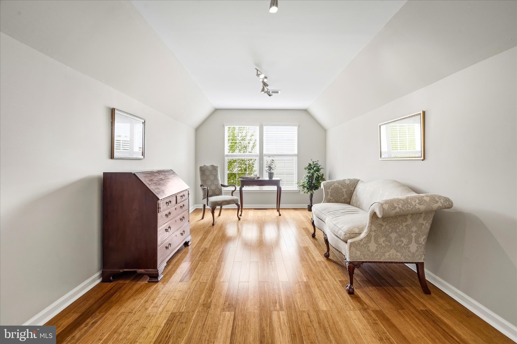 CAMBRIDGE FARMS - Residential