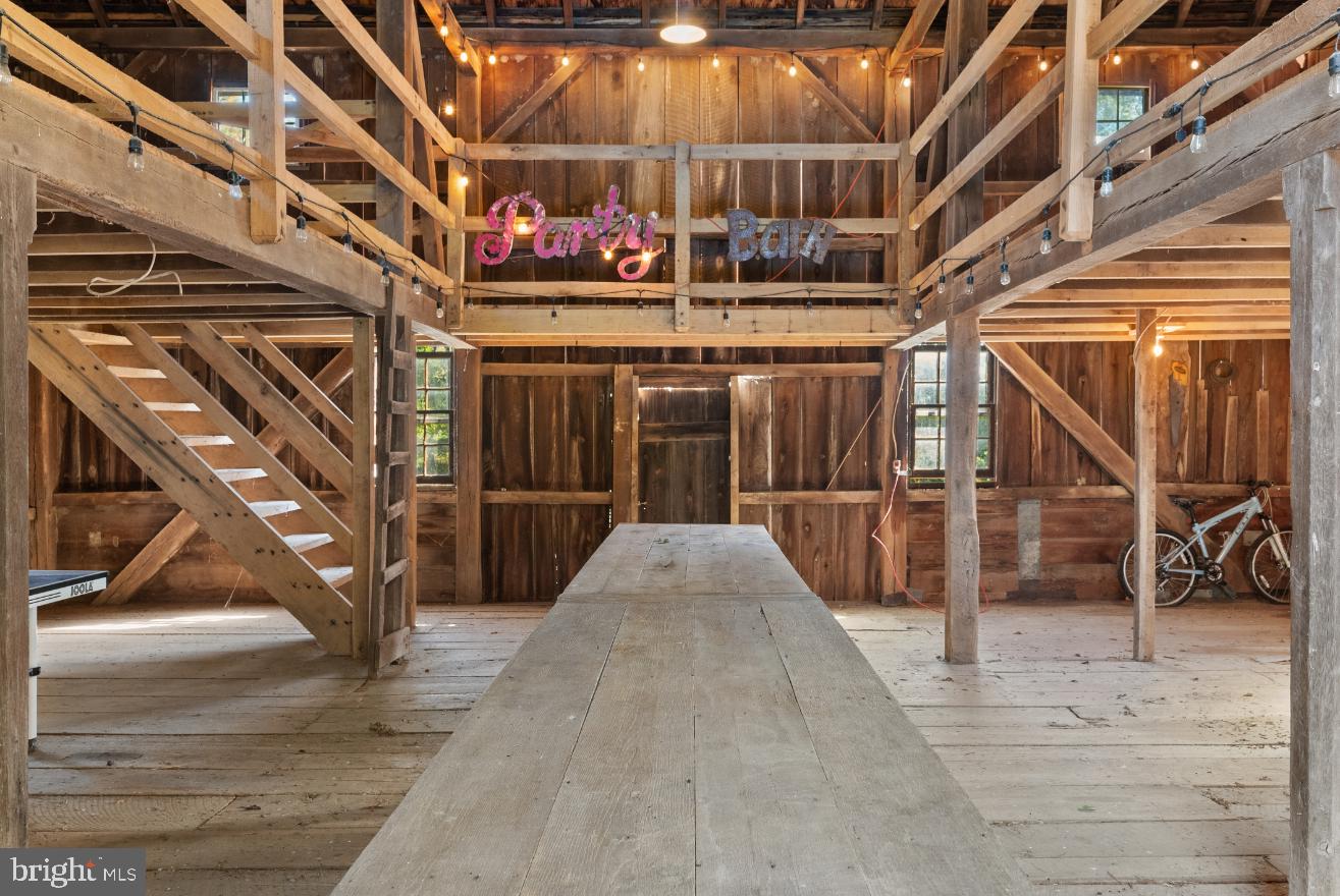 HUNTING HILL FARMS - Residential